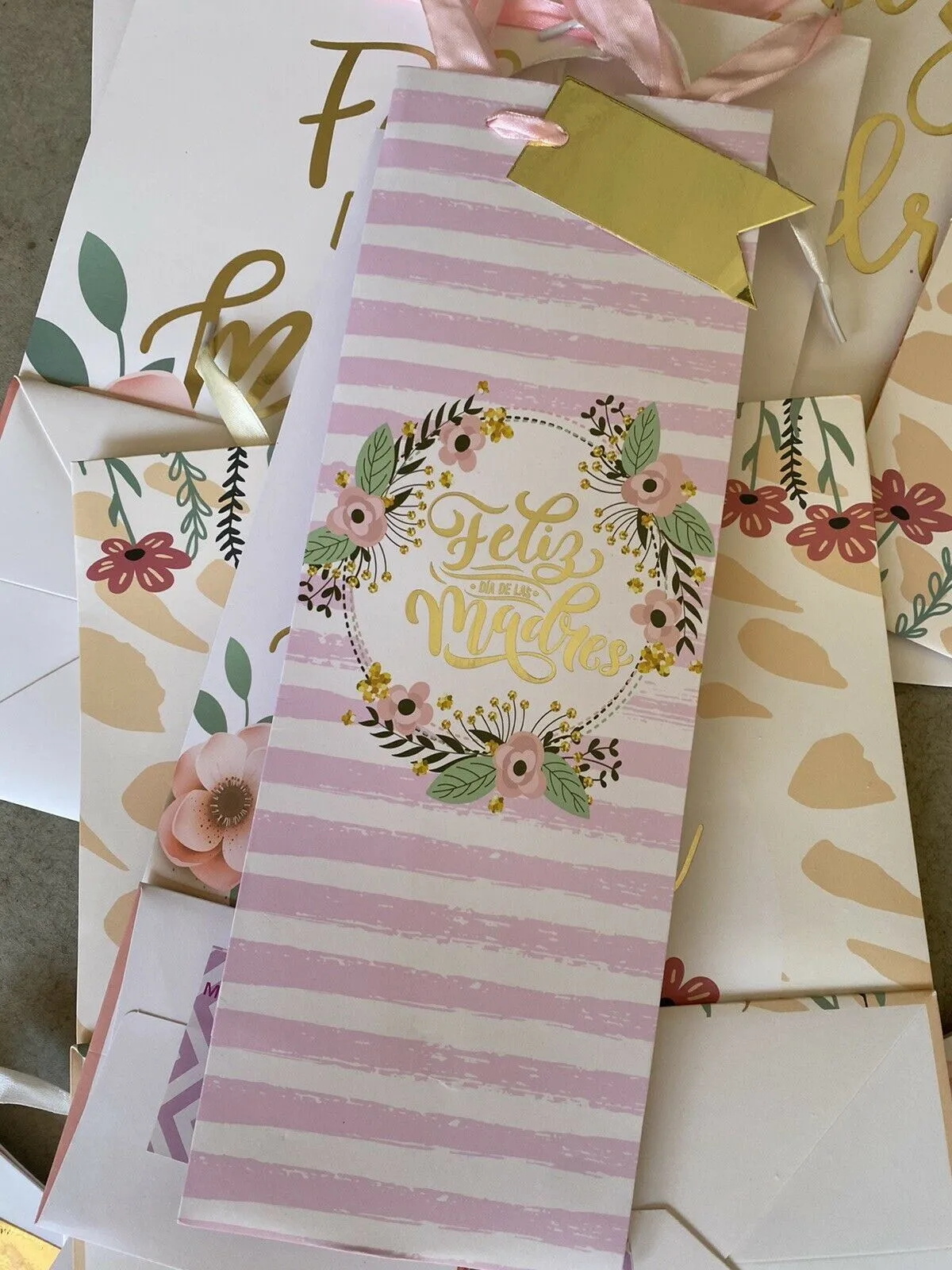 (100) Mother's Day Gift Bags & Wine Bottle Spanish Assorted Bulk Lot Feliz Madre