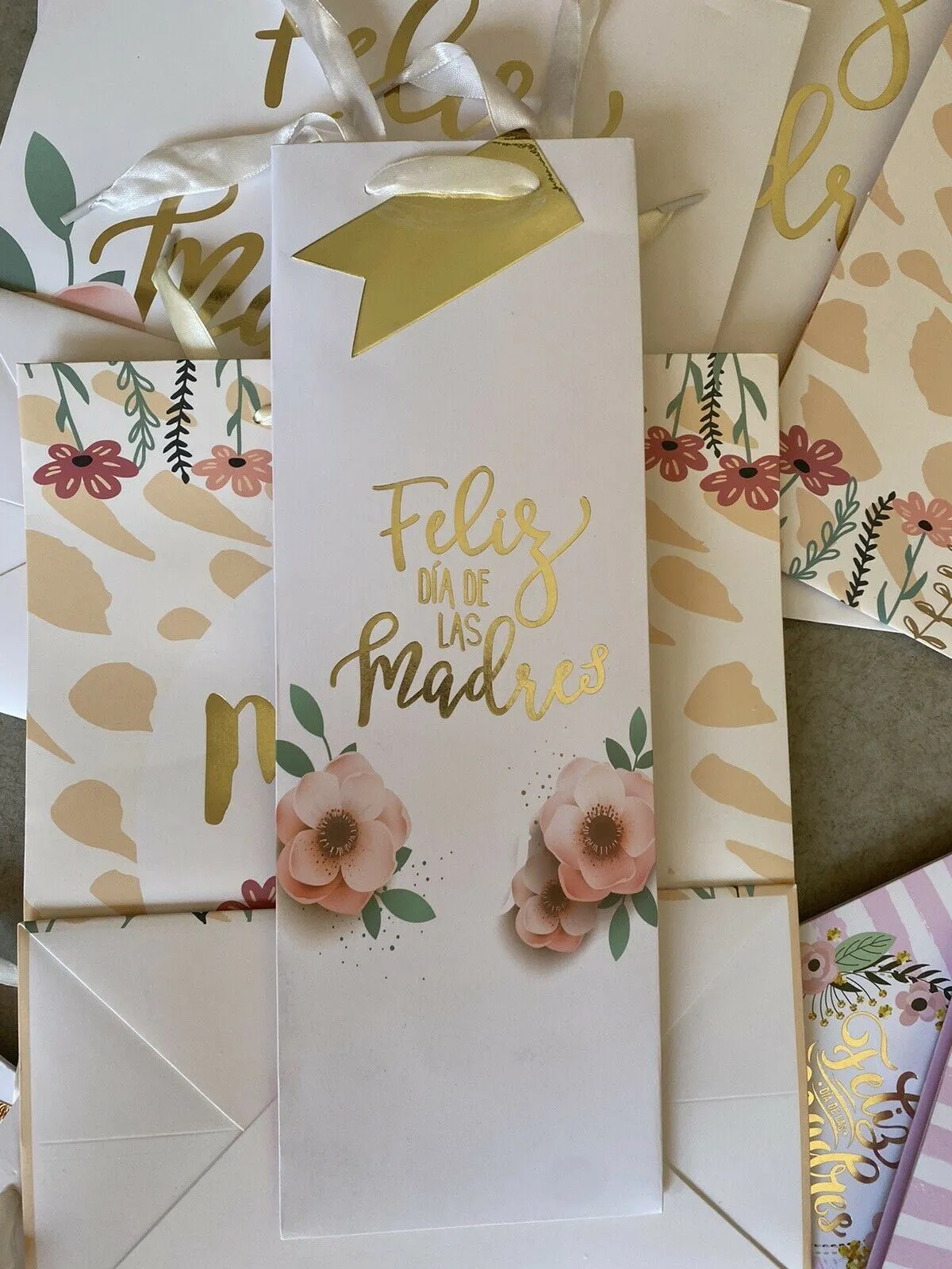 (100) Mother's Day Gift Bags & Wine Bottle Spanish Assorted Bulk Lot Feliz Madre
