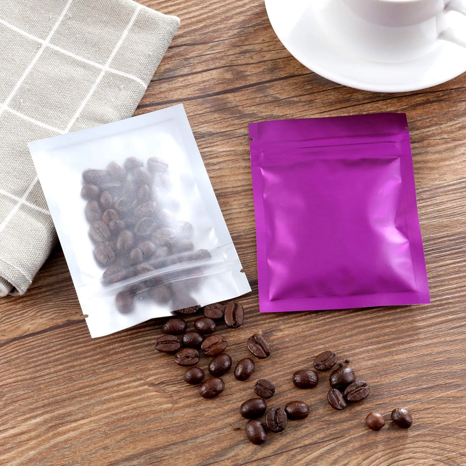 100 Pieces Resealable Smell Proof Bags Foil Pouch Bag Flat Ziplock Bag for Party Favor Food Storage (Green, 4 x 6 Inch)