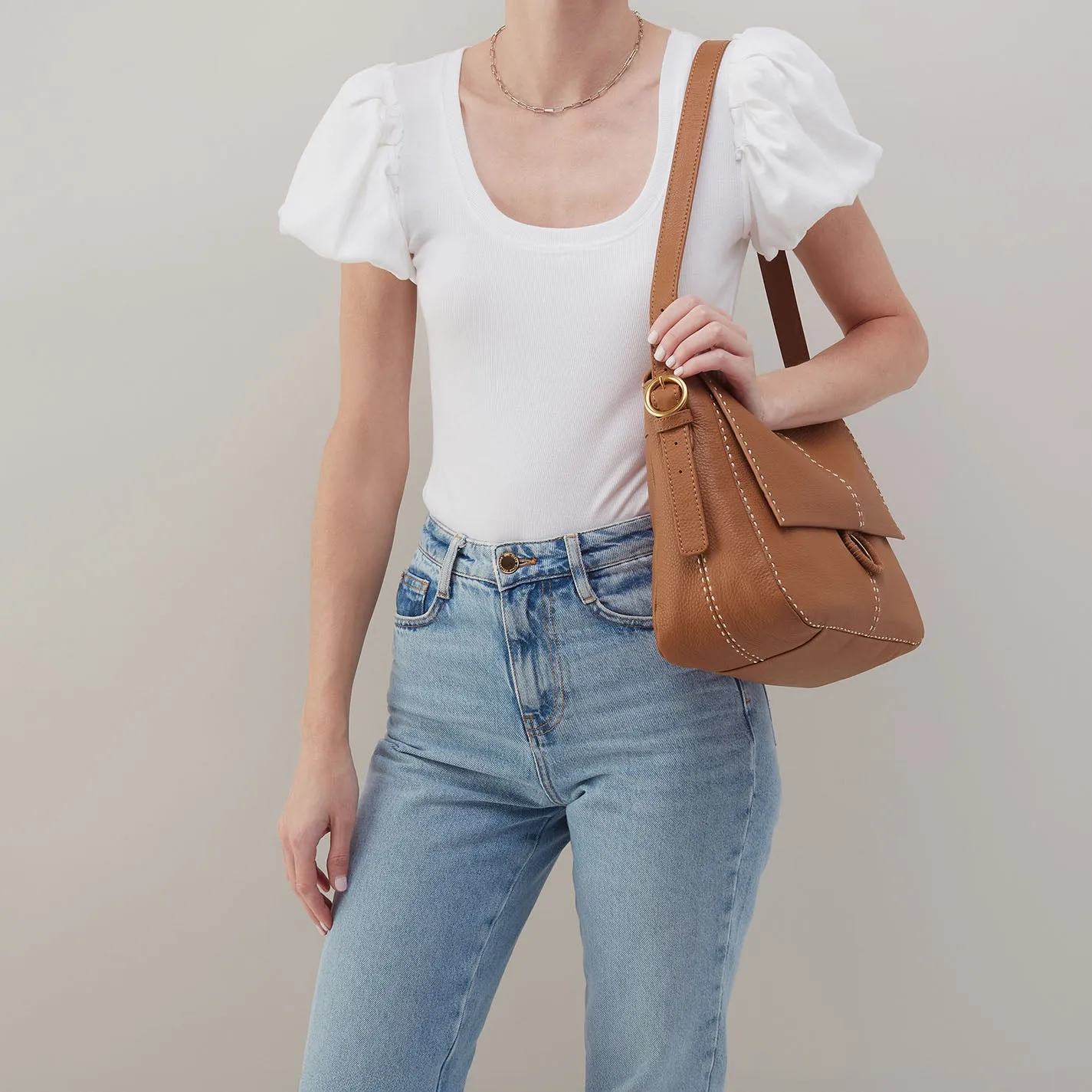 Austin Shoulder Bag In Pebbled Leather - Warm Honey