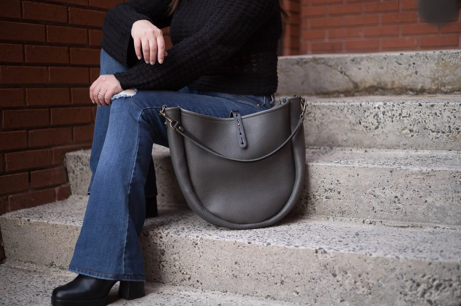 CELESTE LEATHER HOBO BAG - MEDIUM - LEAD GRAY