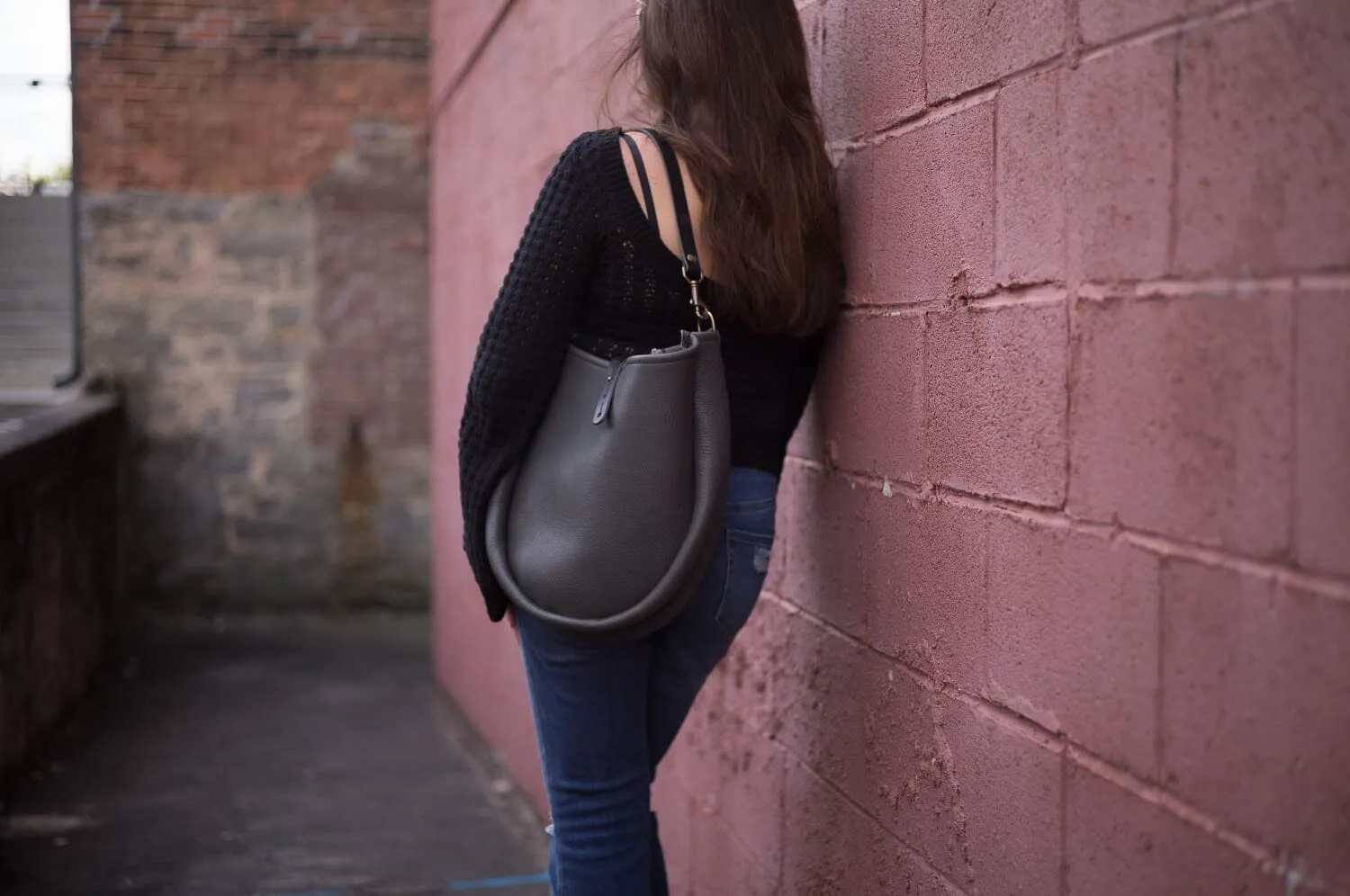 CELESTE LEATHER HOBO BAG - MEDIUM - LEAD GRAY