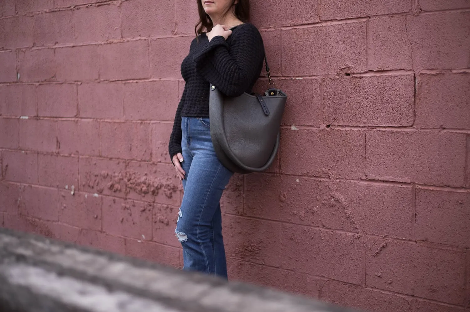 CELESTE LEATHER HOBO BAG - MEDIUM - LEAD GRAY