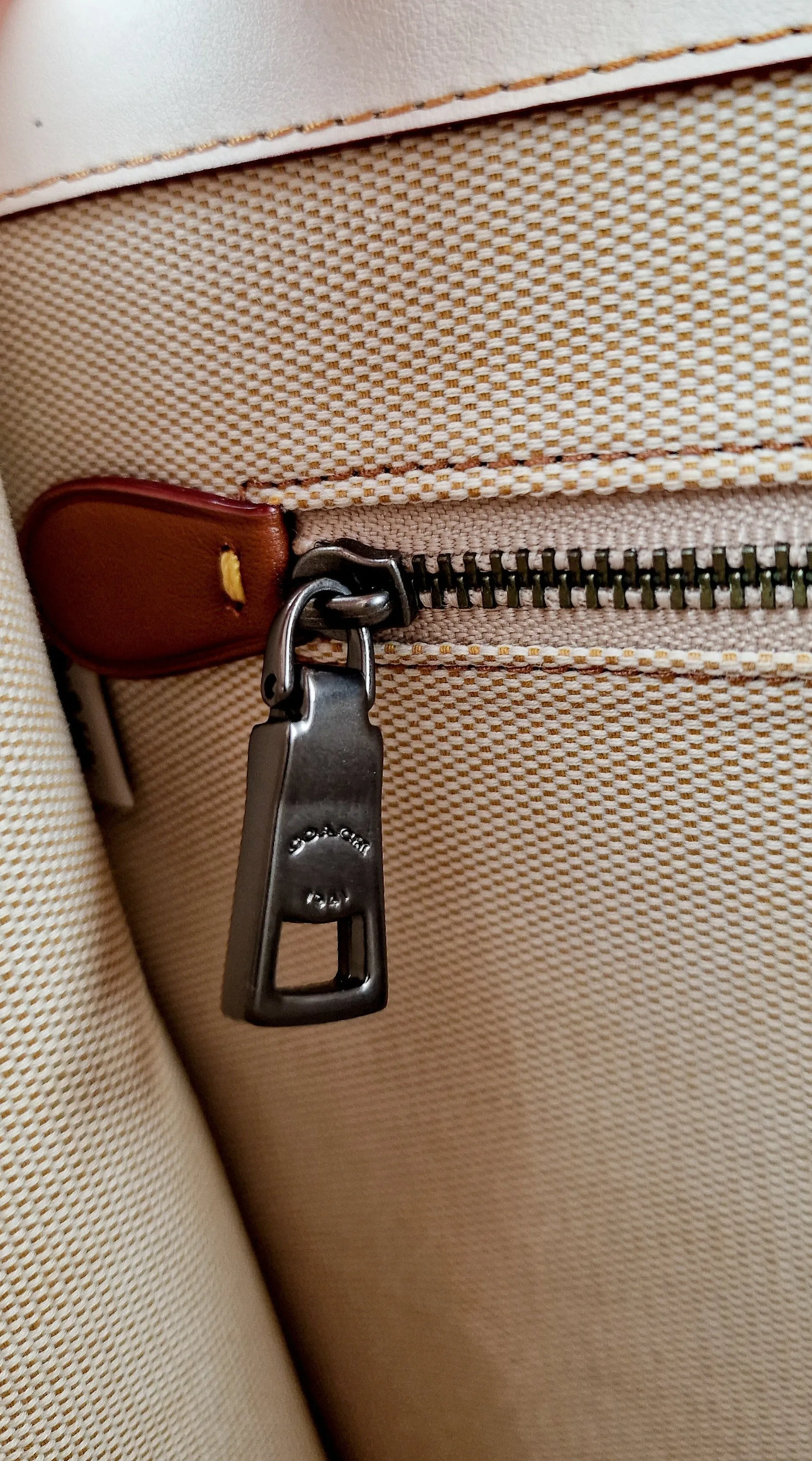 Coach Originals Willis Station Bag in Chalk Smooth Glovetanned Leather Tophandle Sample Bag