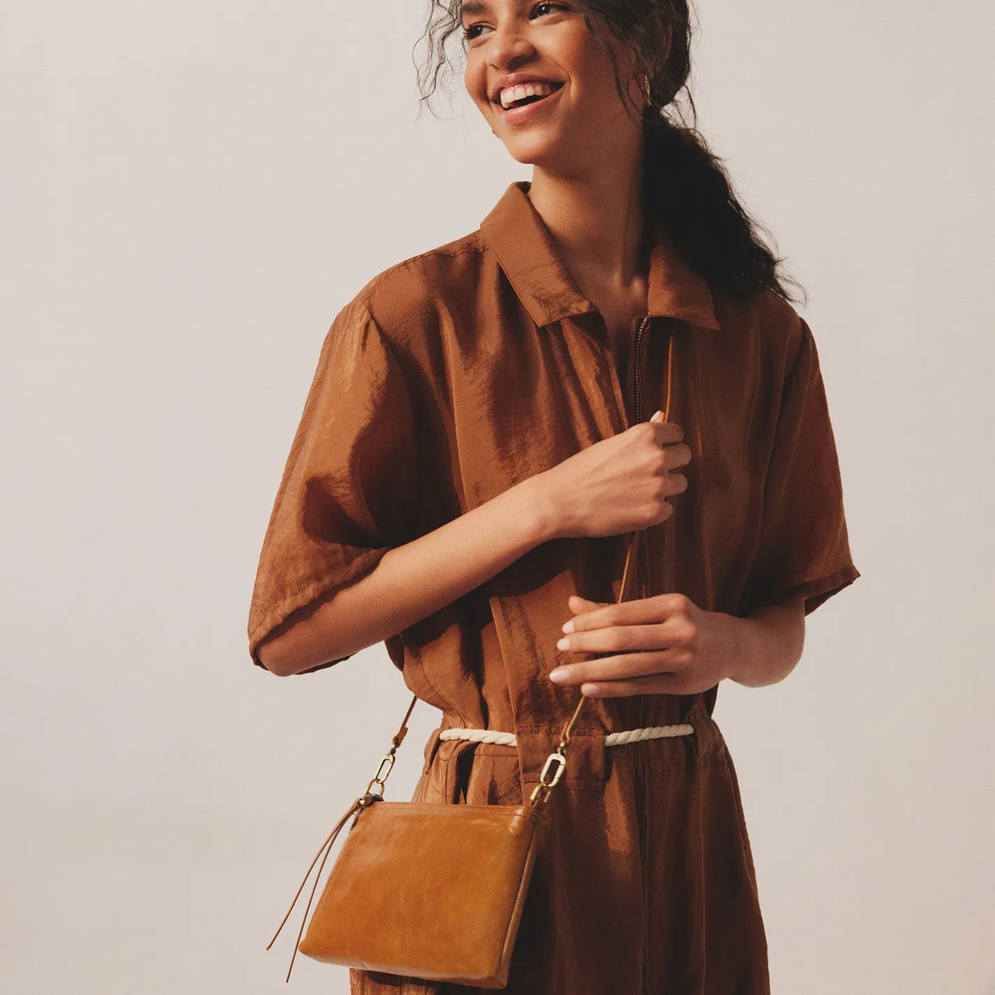 Darcy Crossbody In Polished Leather - Truffle