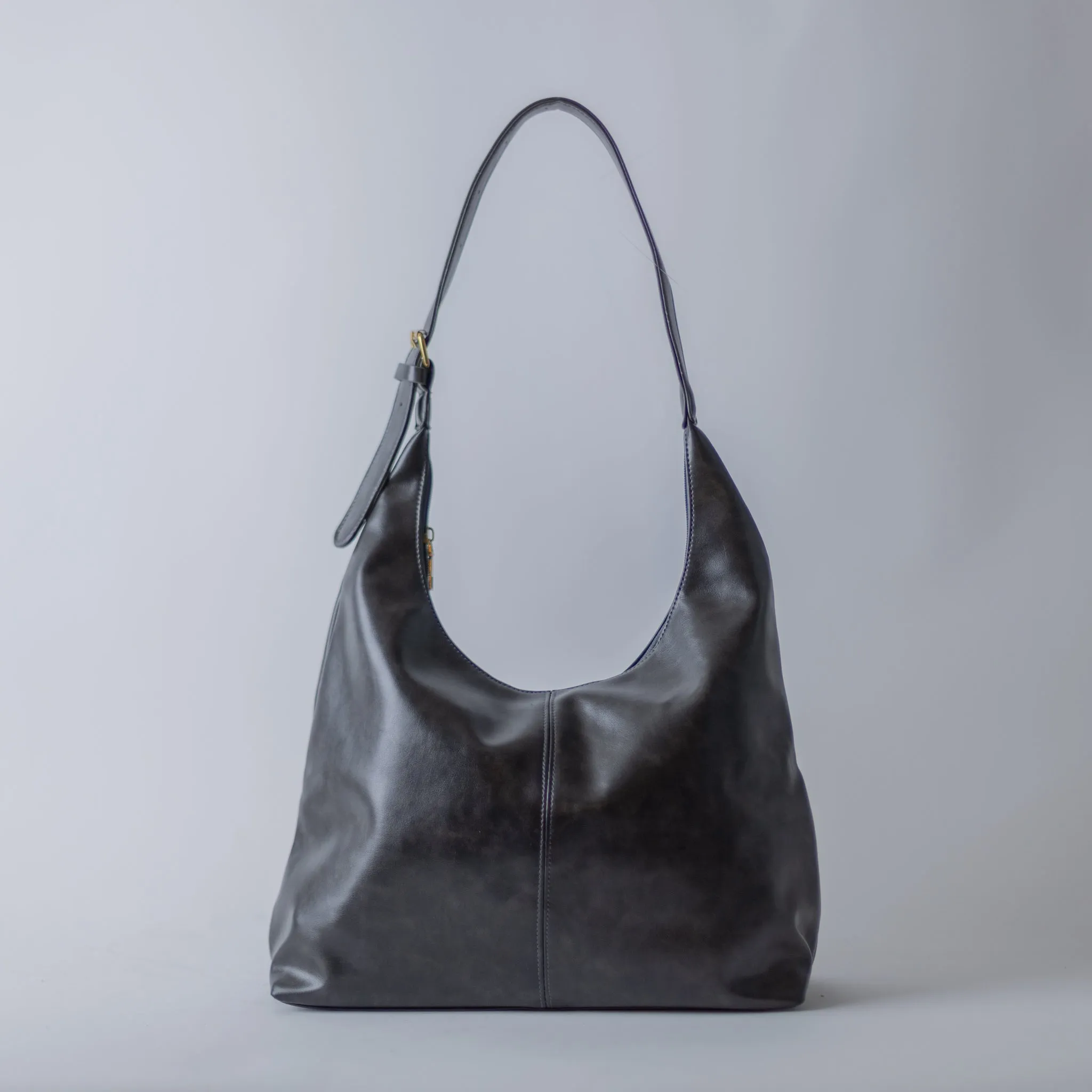 DISTRESS BUCKLE HOBO BLACK