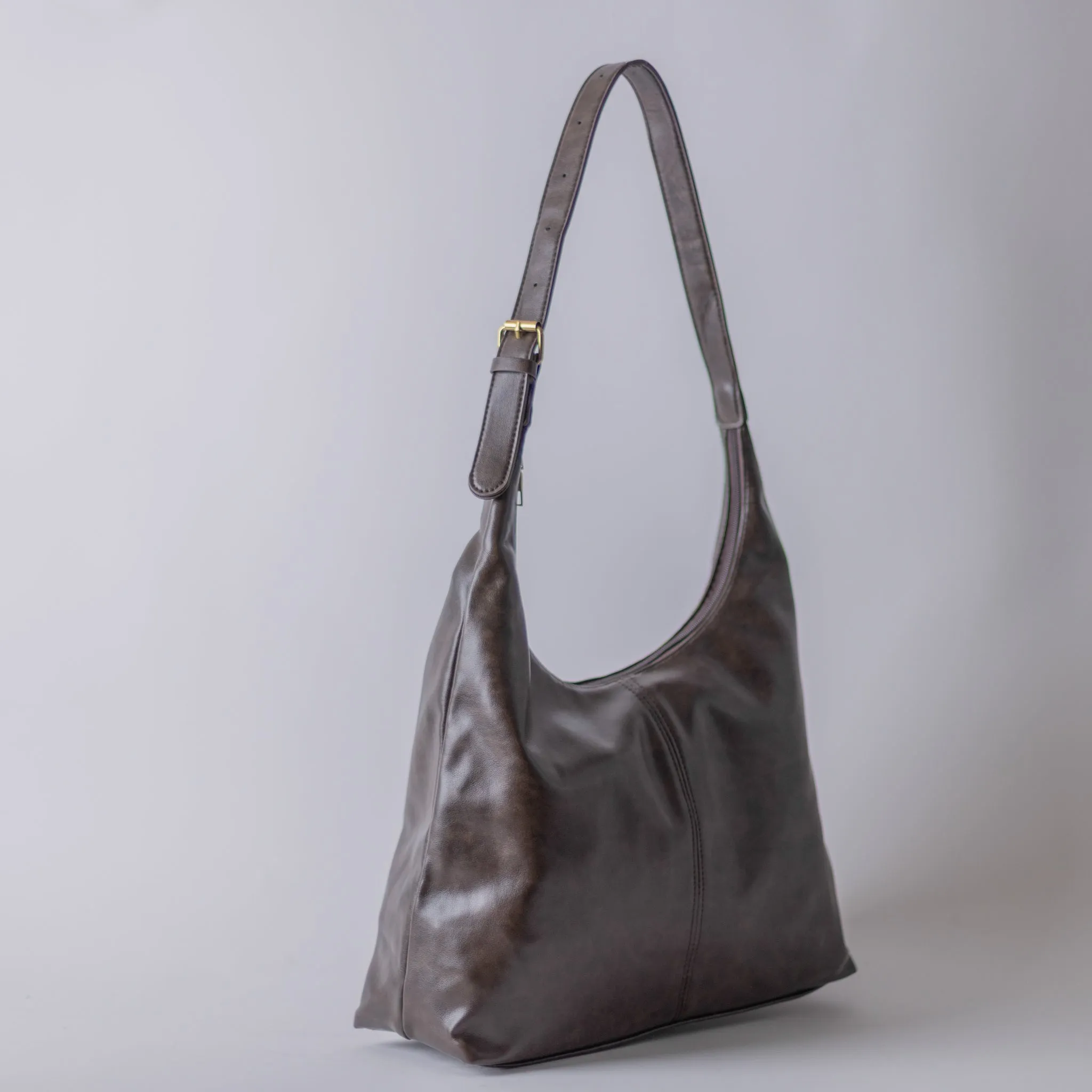 DISTRESS BUCKLE HOBO BROWN