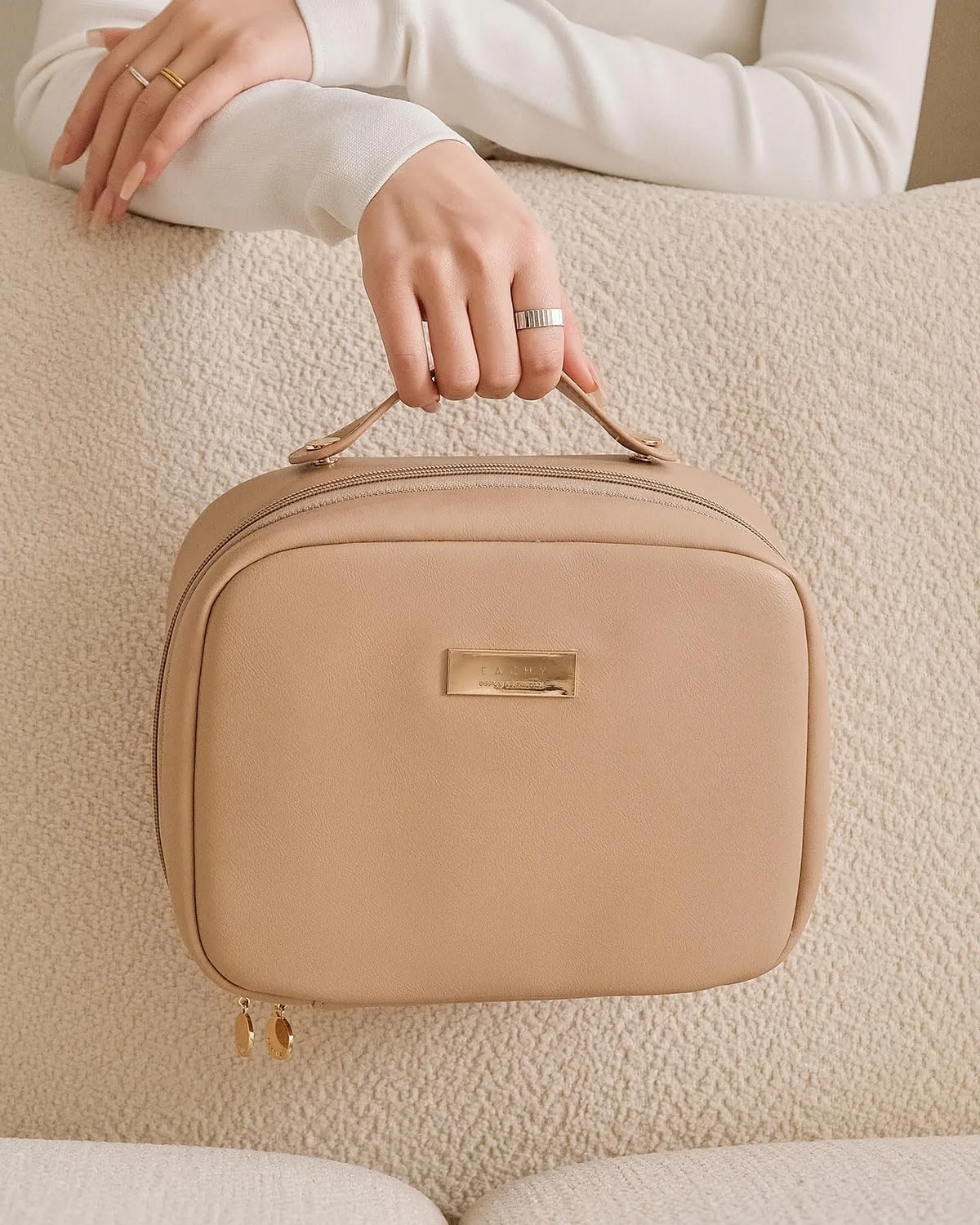 EACHY Travel Makeup Bag, Large Capacity Cosmetic Bags for Women, Waterproof PU Make Up Bag with Makeup Brush Organizer (Beige)