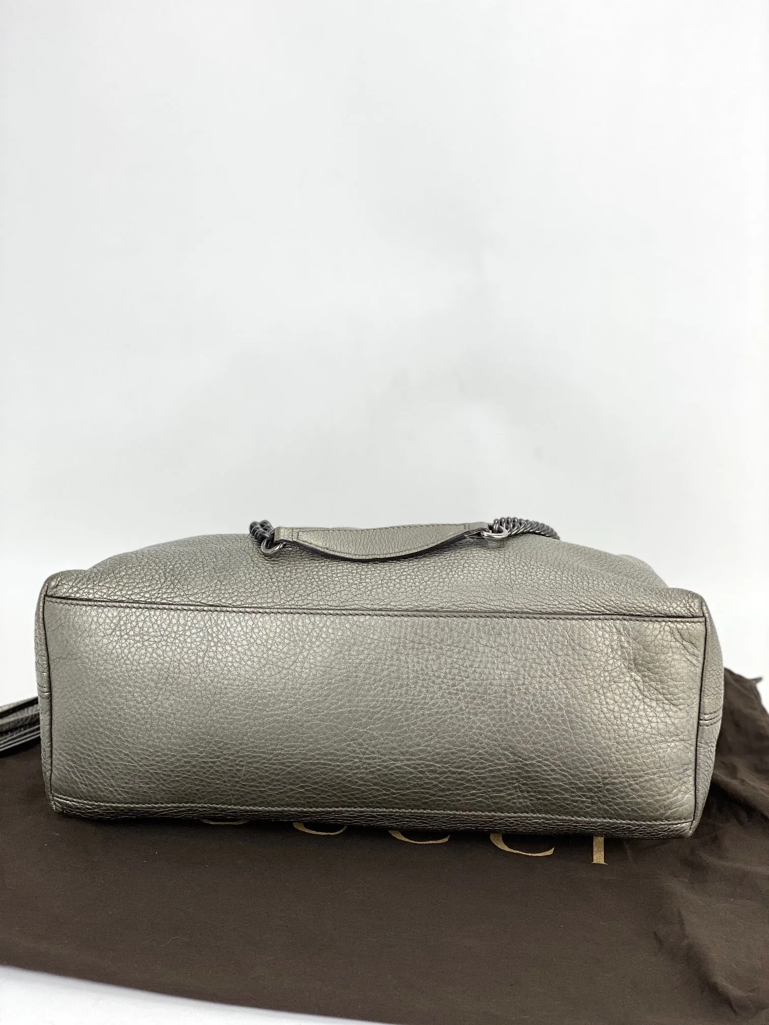 Gucci Metallic Pewter Pebbled Soho Medium Chain Tote Shoulder Hobo bag
