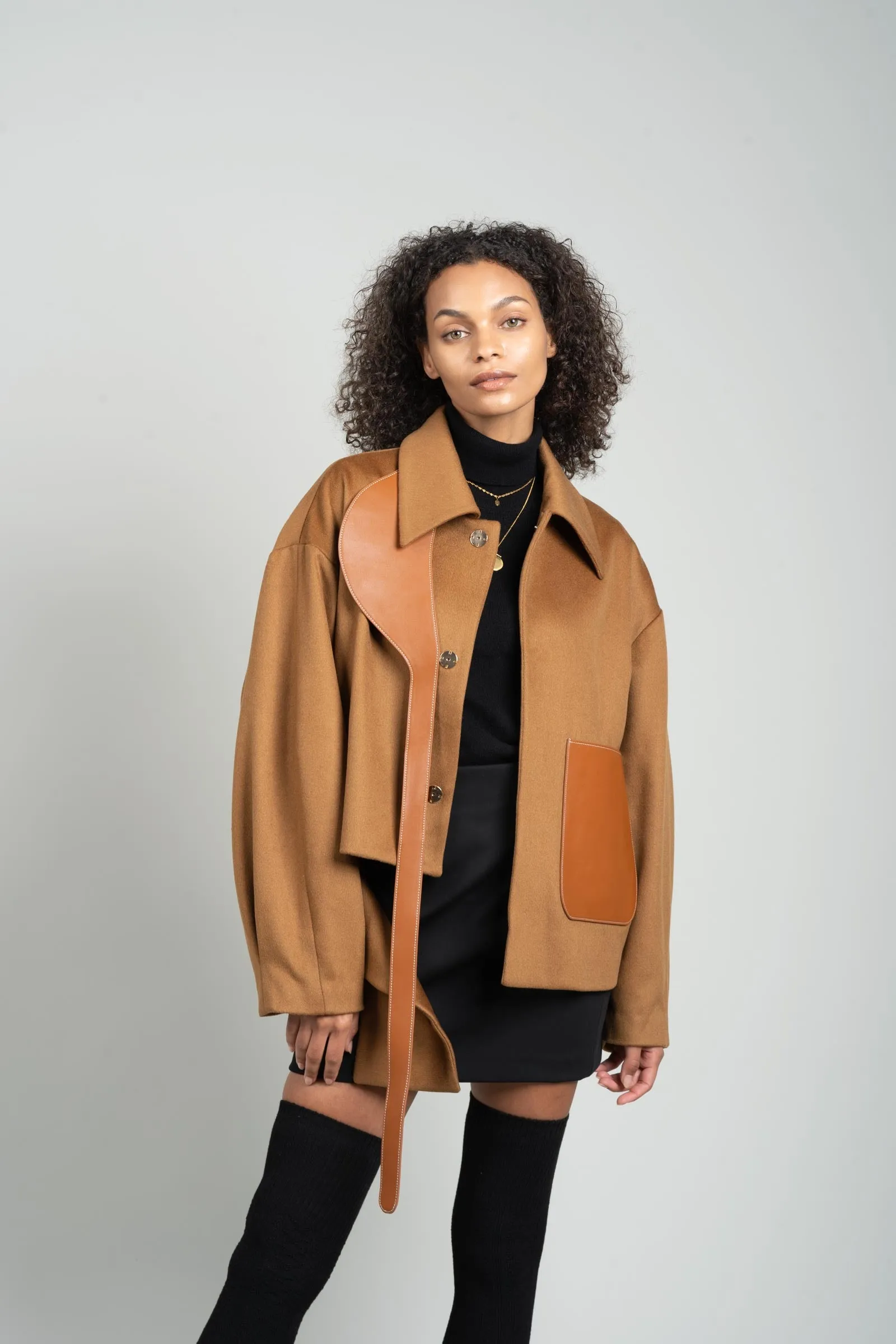 JL070A GV-cut Vegan Leather Detailed Jacket
