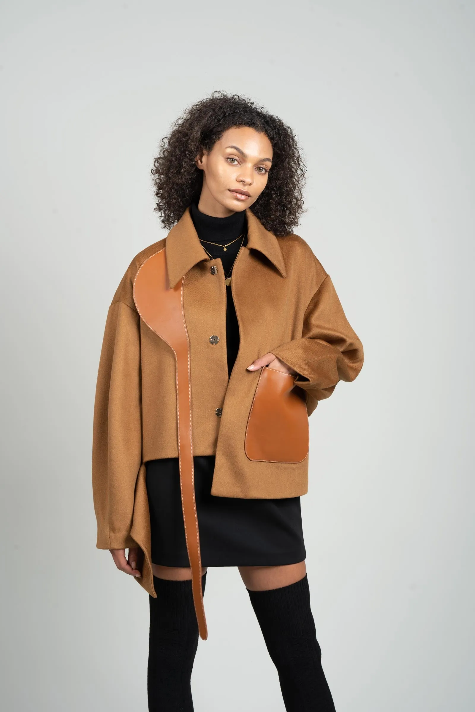 JL070A GV-cut Vegan Leather Detailed Jacket