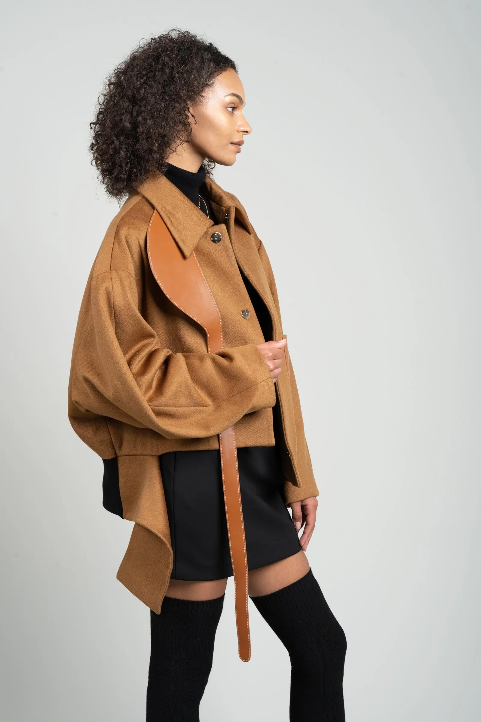 JL070A GV-cut Vegan Leather Detailed Jacket