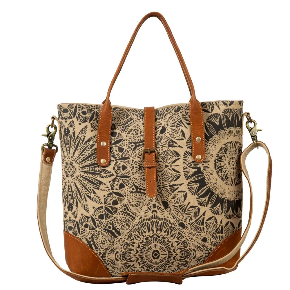 Le Medallion Vintage Cut Shoulder Bag