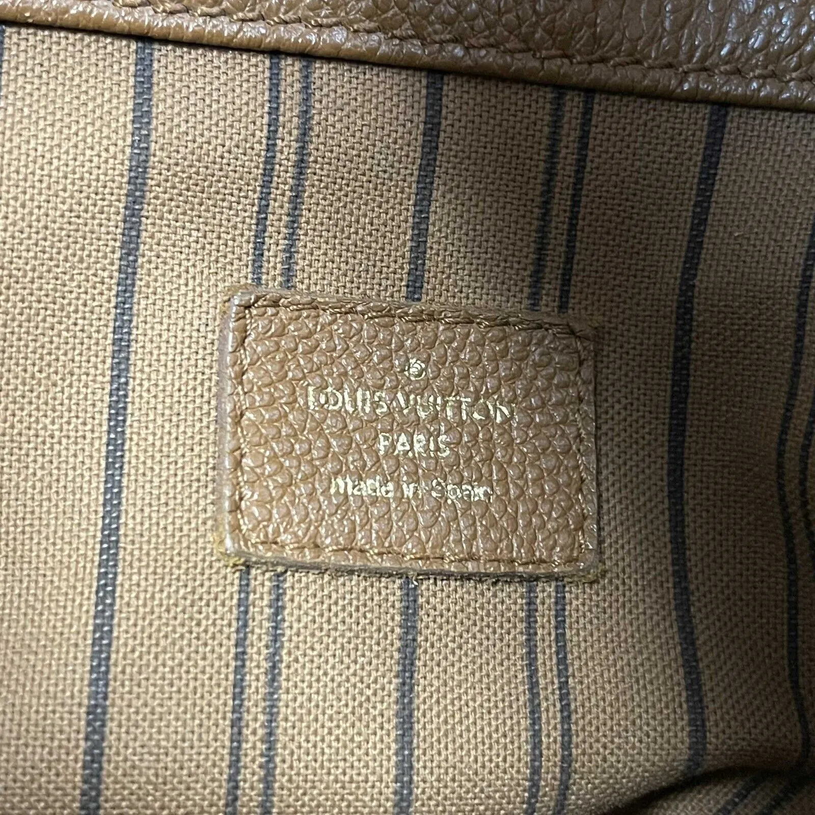 Louis Vuitton - Empriente Monogram Embossed Leather Artsy MM - Camel Tan