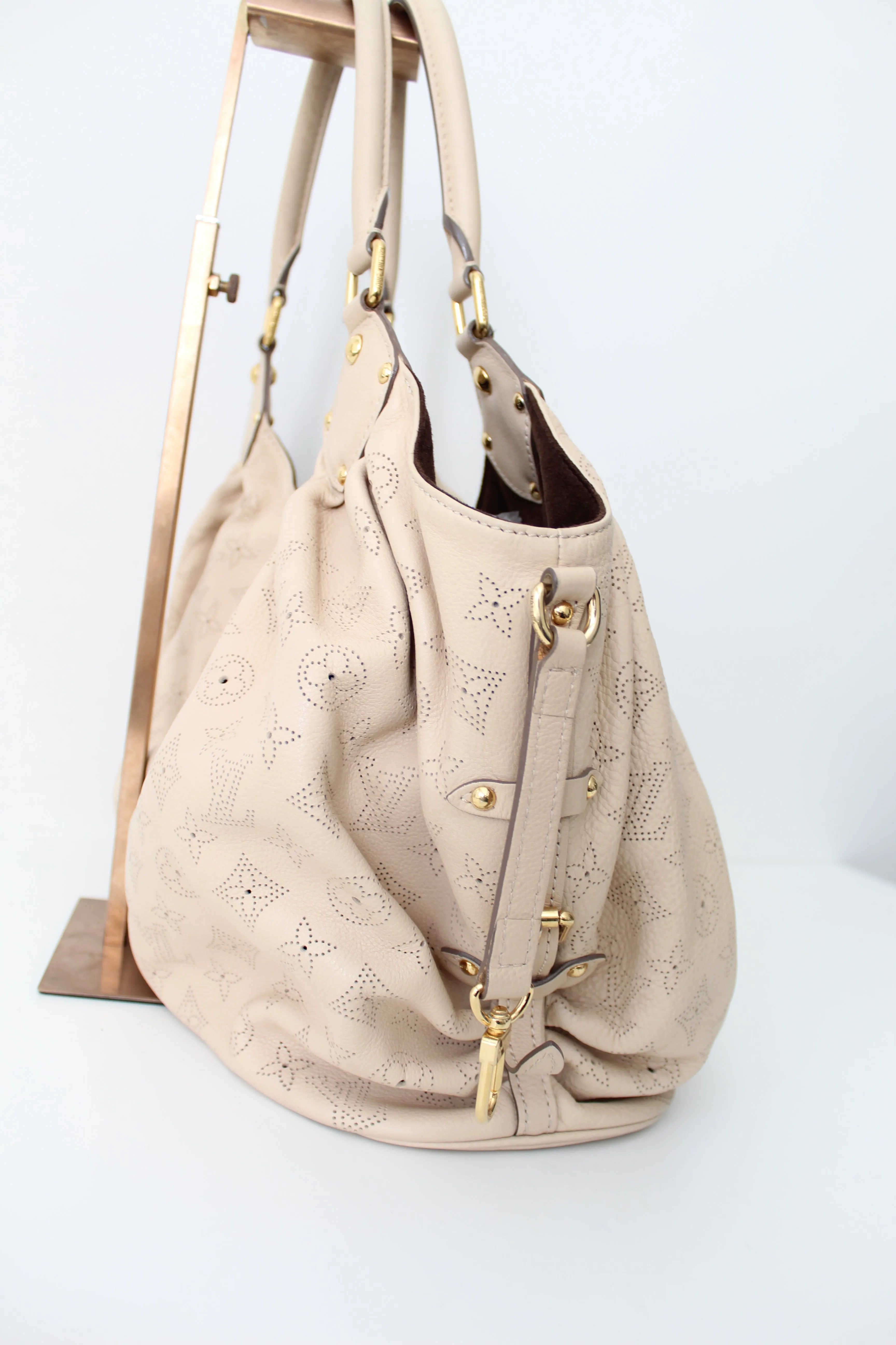 Louis Vuitton Mahina Hobo