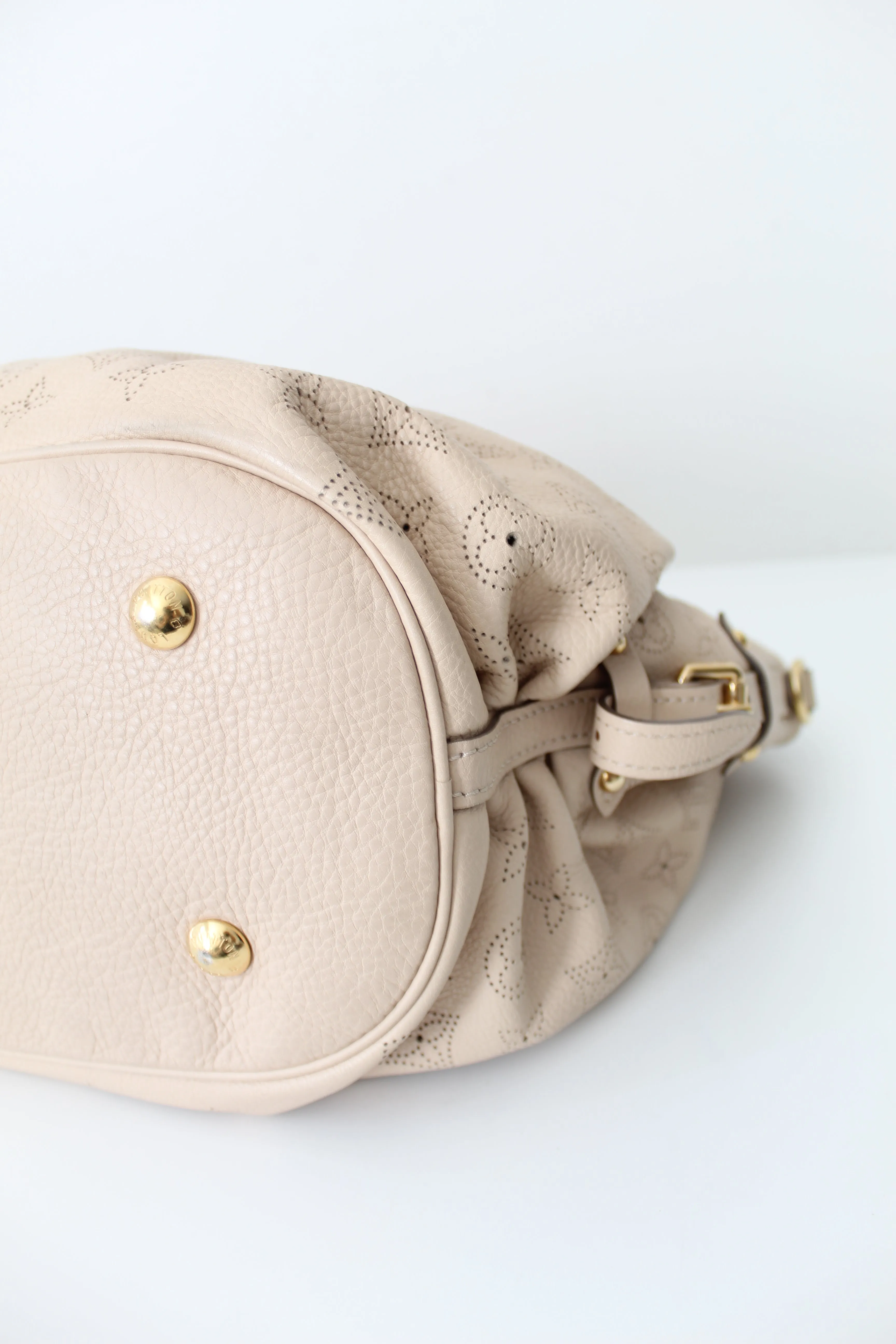 Louis Vuitton Mahina Hobo