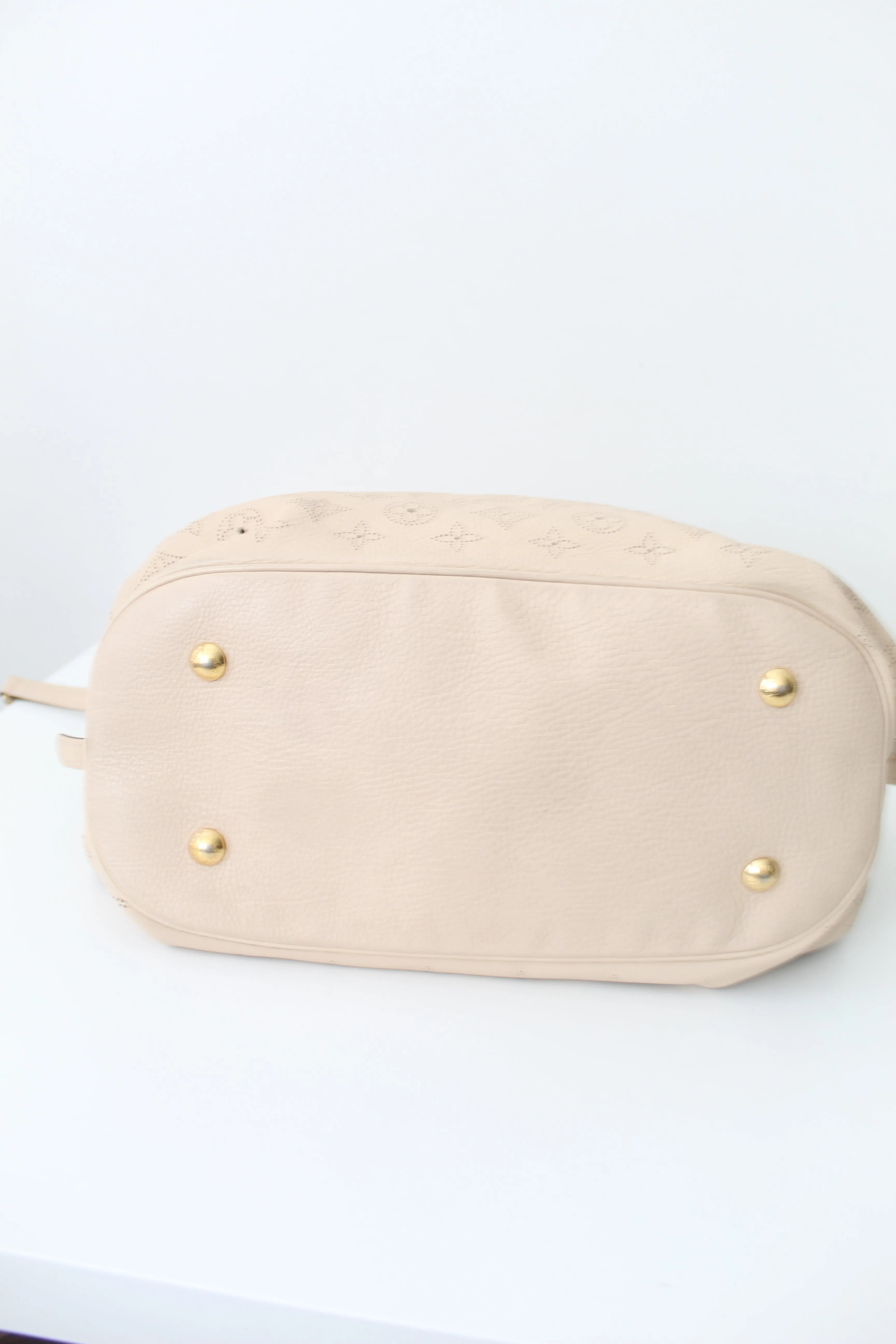 Louis Vuitton Mahina Hobo