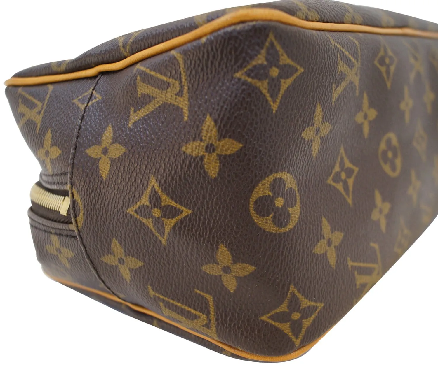 LOUIS VUITTON Monogram Canvas Cite MM Shoulder Bag