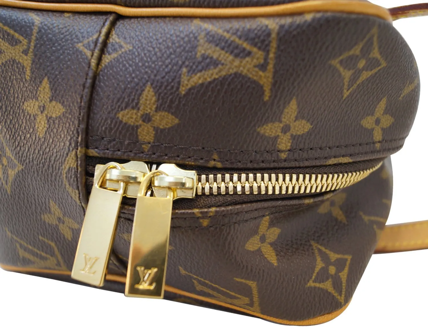 LOUIS VUITTON Monogram Canvas Cite MM Shoulder Bag
