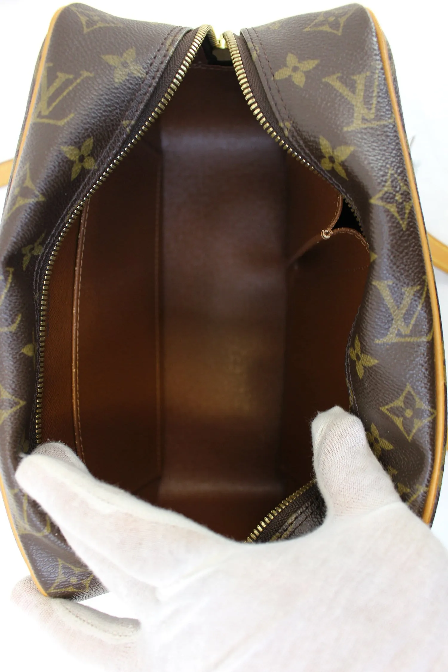 LOUIS VUITTON Monogram Canvas Cite MM Shoulder Bag