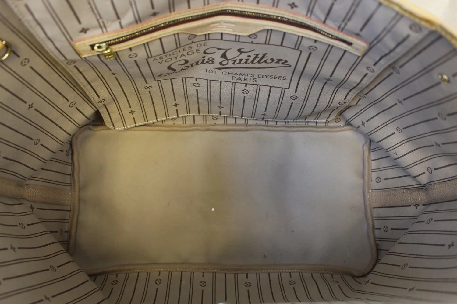 LOUIS VUITTON Monogram Neverfull GM Shoulder Bag