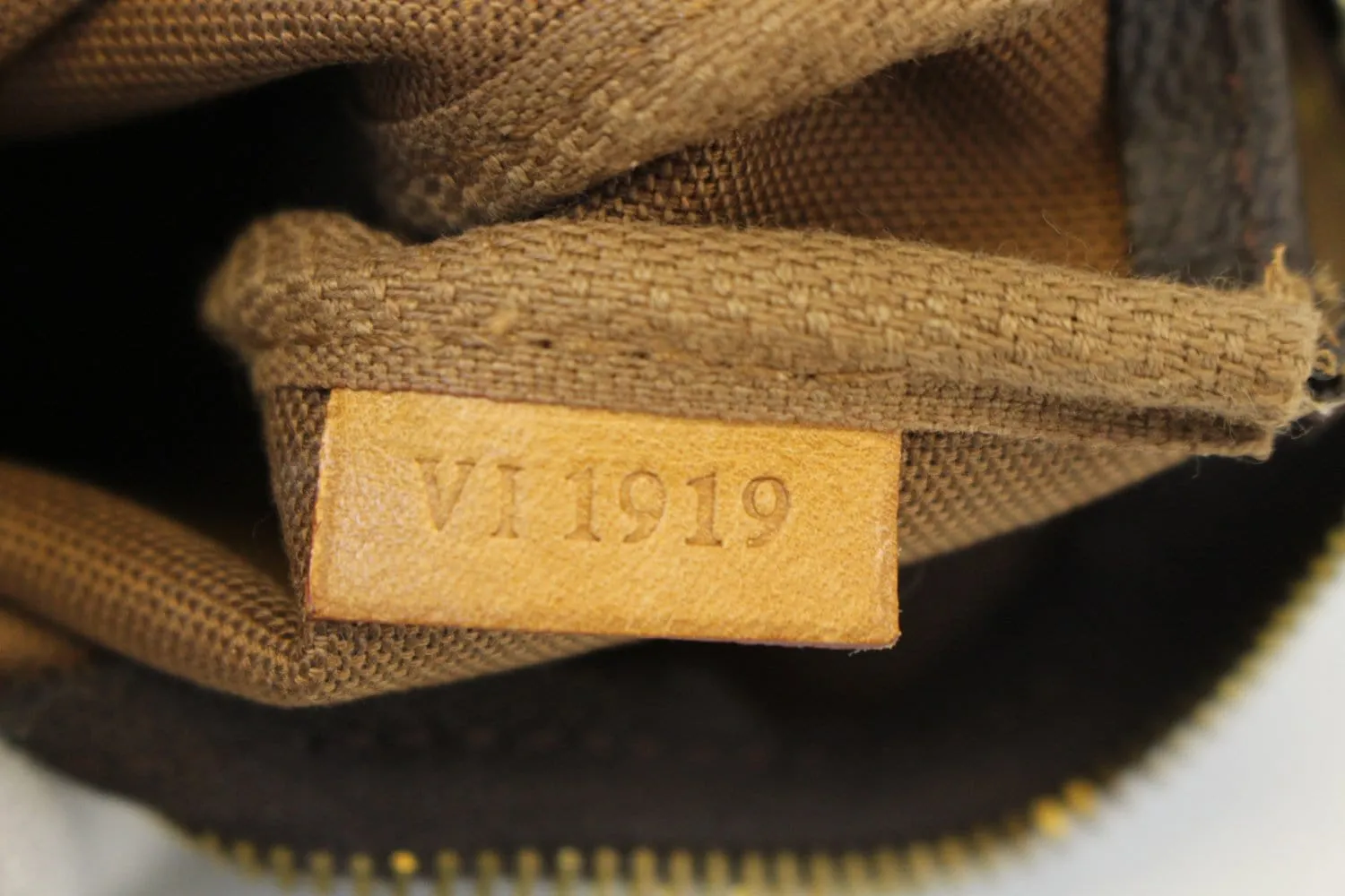 LOUIS VUITTON Monogram Pochette Accessoires Long Shoulder Pouch