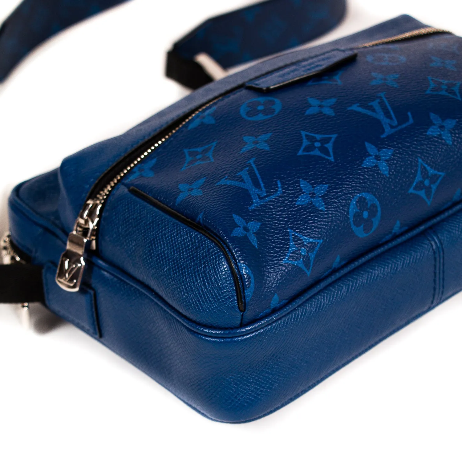 Louis Vuitton Taigarama Outdoor Messenger