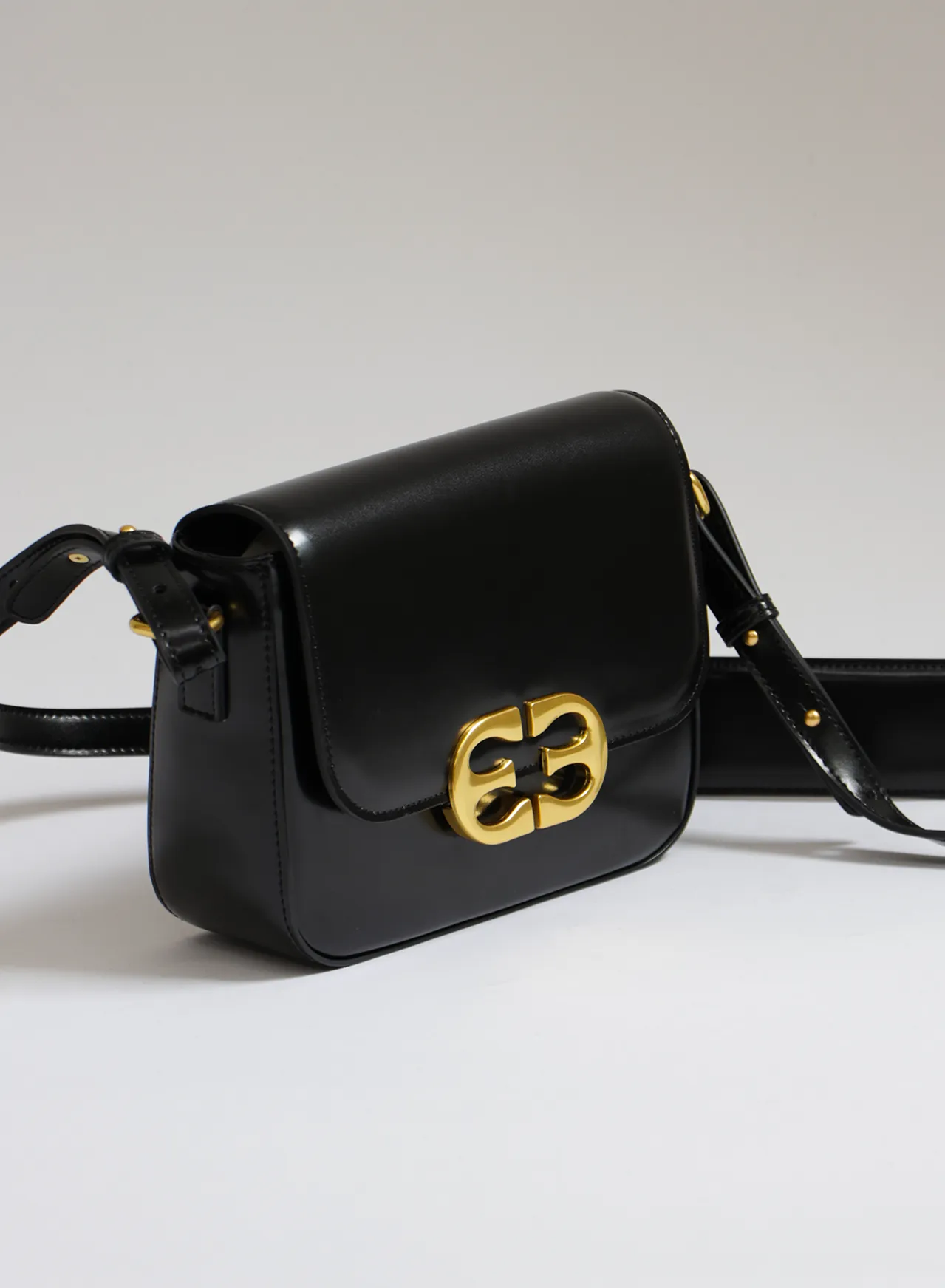 RetroFuture Signature Medium Bag