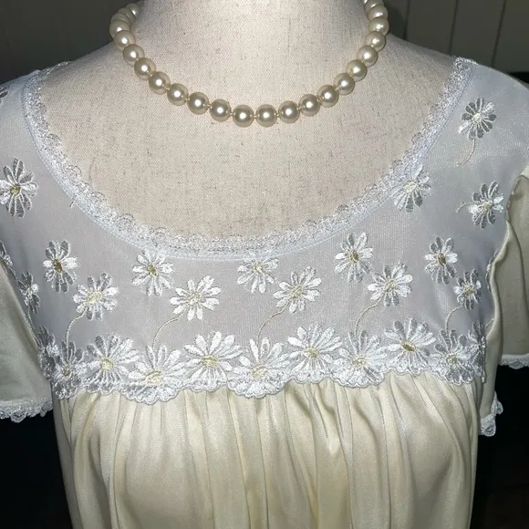 Shadowline • Medium • Yellow • Sunflowers • Embroidery • Nightgown/ Robe Set