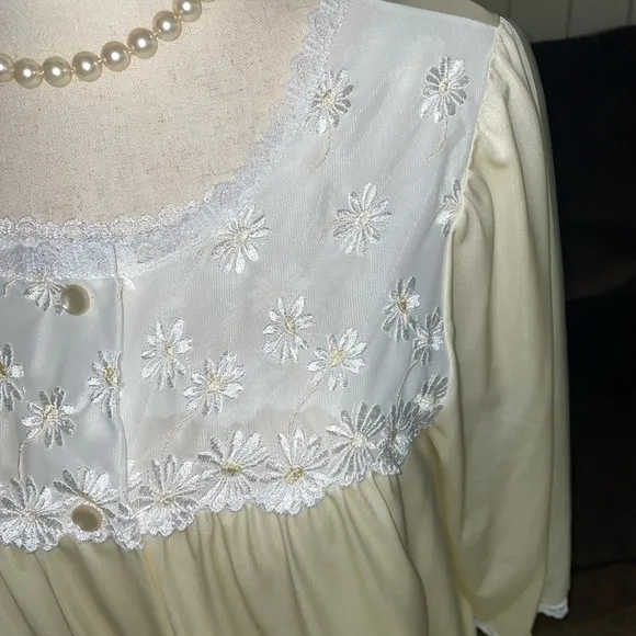 Shadowline • Medium • Yellow • Sunflowers • Embroidery • Nightgown/ Robe Set