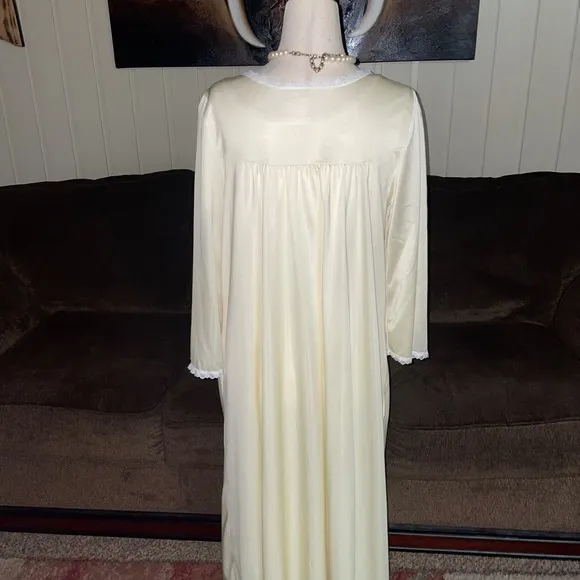Shadowline • Medium • Yellow • Sunflowers • Embroidery • Nightgown/ Robe Set