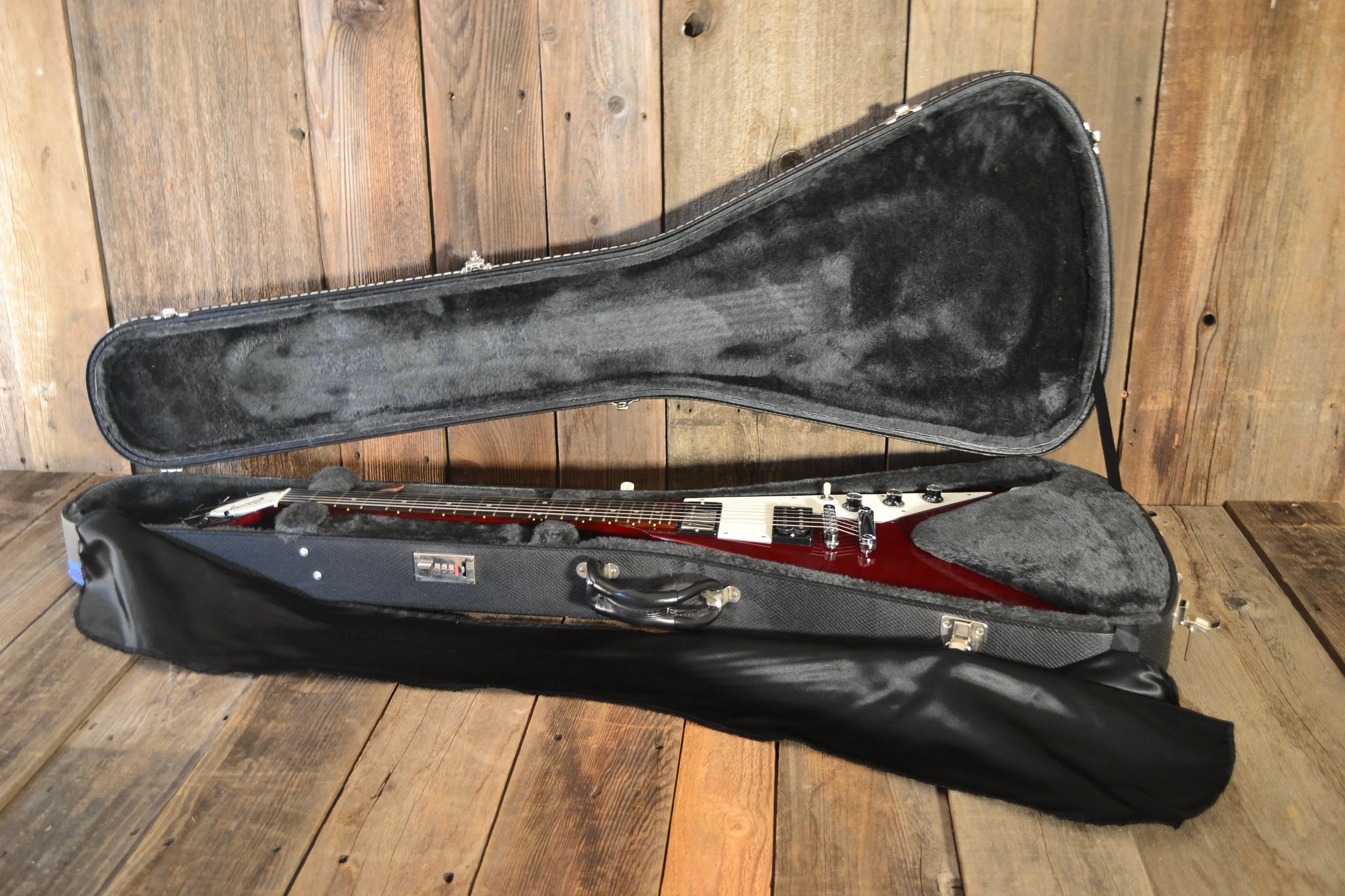 SOLD - Gibson Flying V V98 2001 Purple