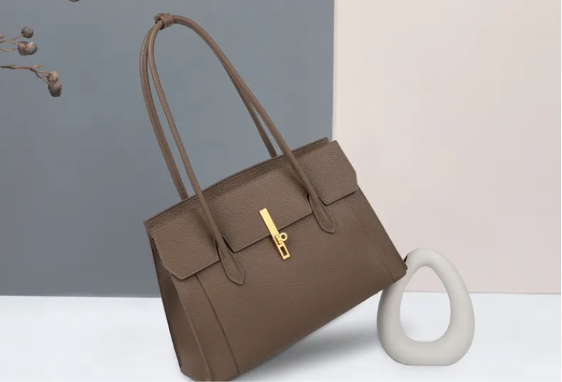 Timelessly Chic Tote