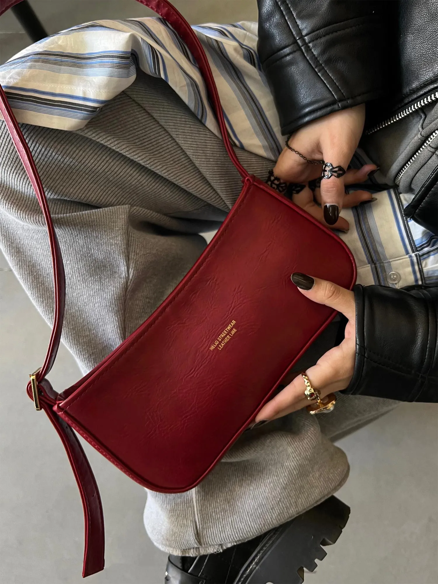 Token Shoulder Leather Bag - Helio