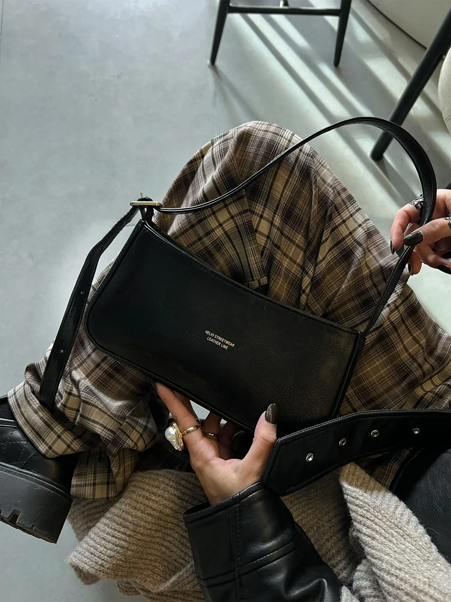 Token Shoulder Leather Bag - Helio