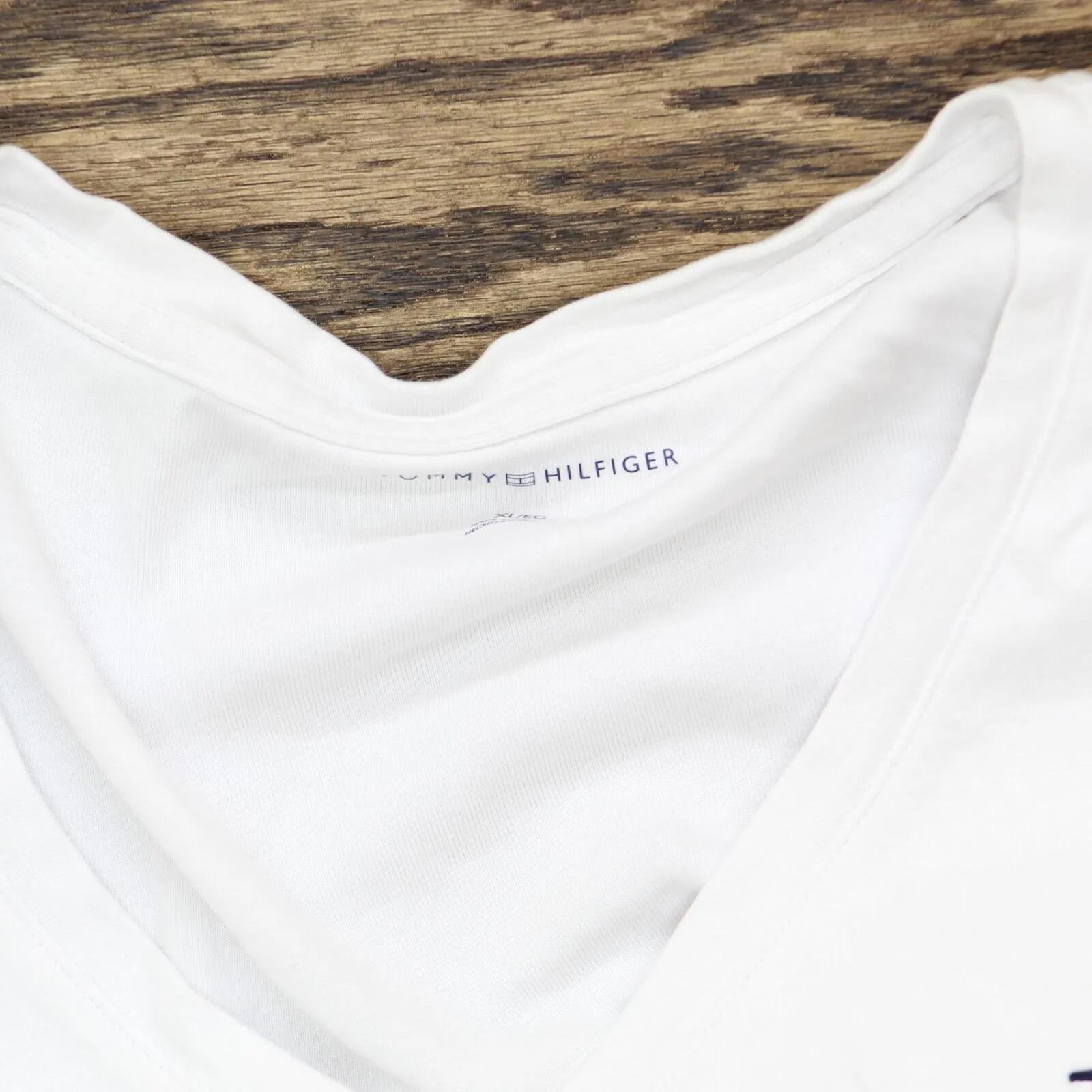 Tommy Hilfiger Womens V-Neck Short Sleeve T-Shirt Tee 166ed9f7c63907 White XL