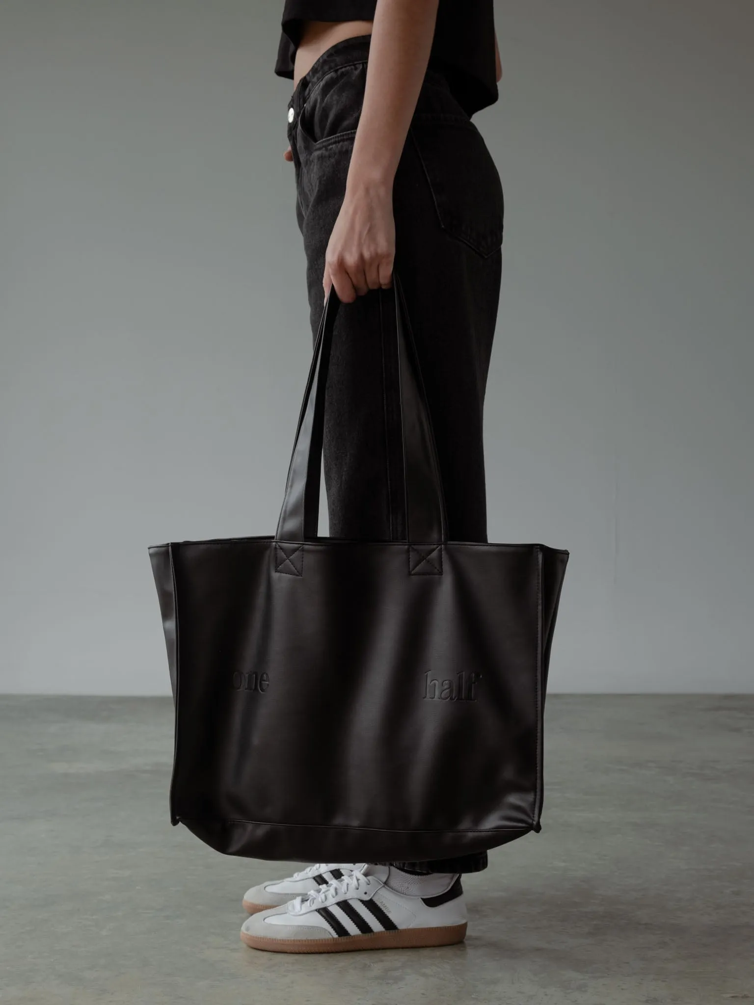 VEGAN LEATHER TOTE BAG - BLACK