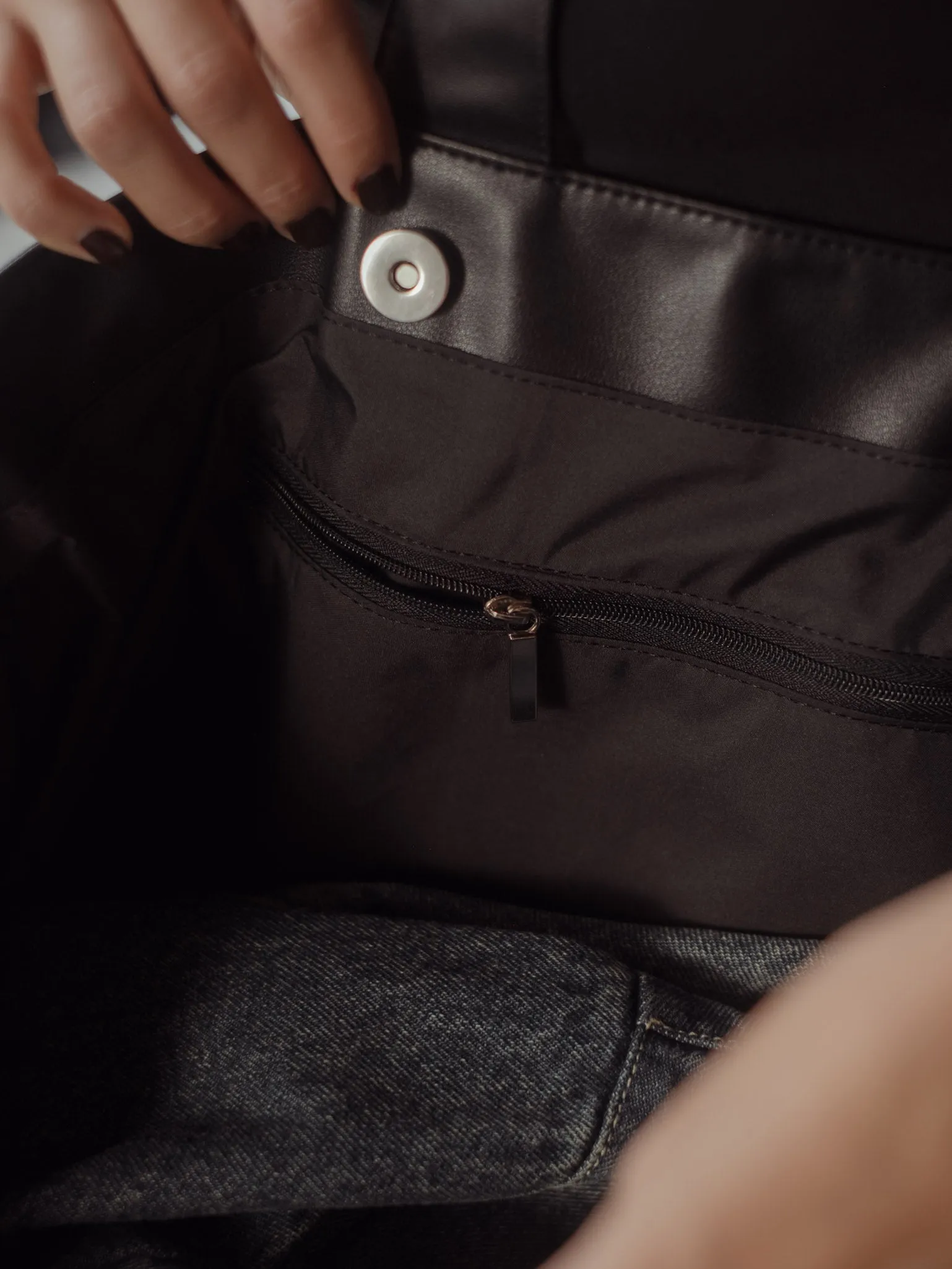 VEGAN LEATHER TOTE BAG - BLACK