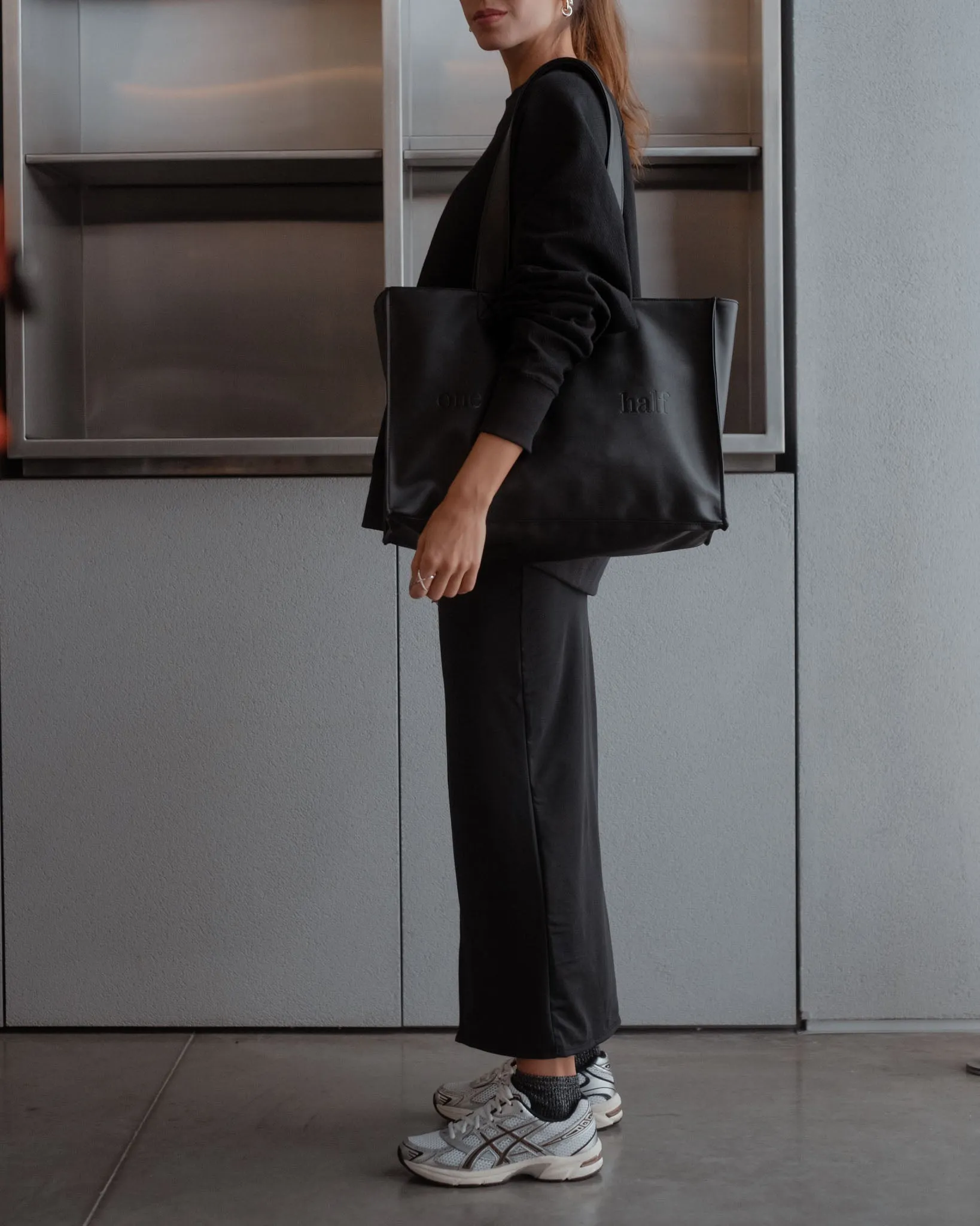 VEGAN LEATHER TOTE BAG - BLACK