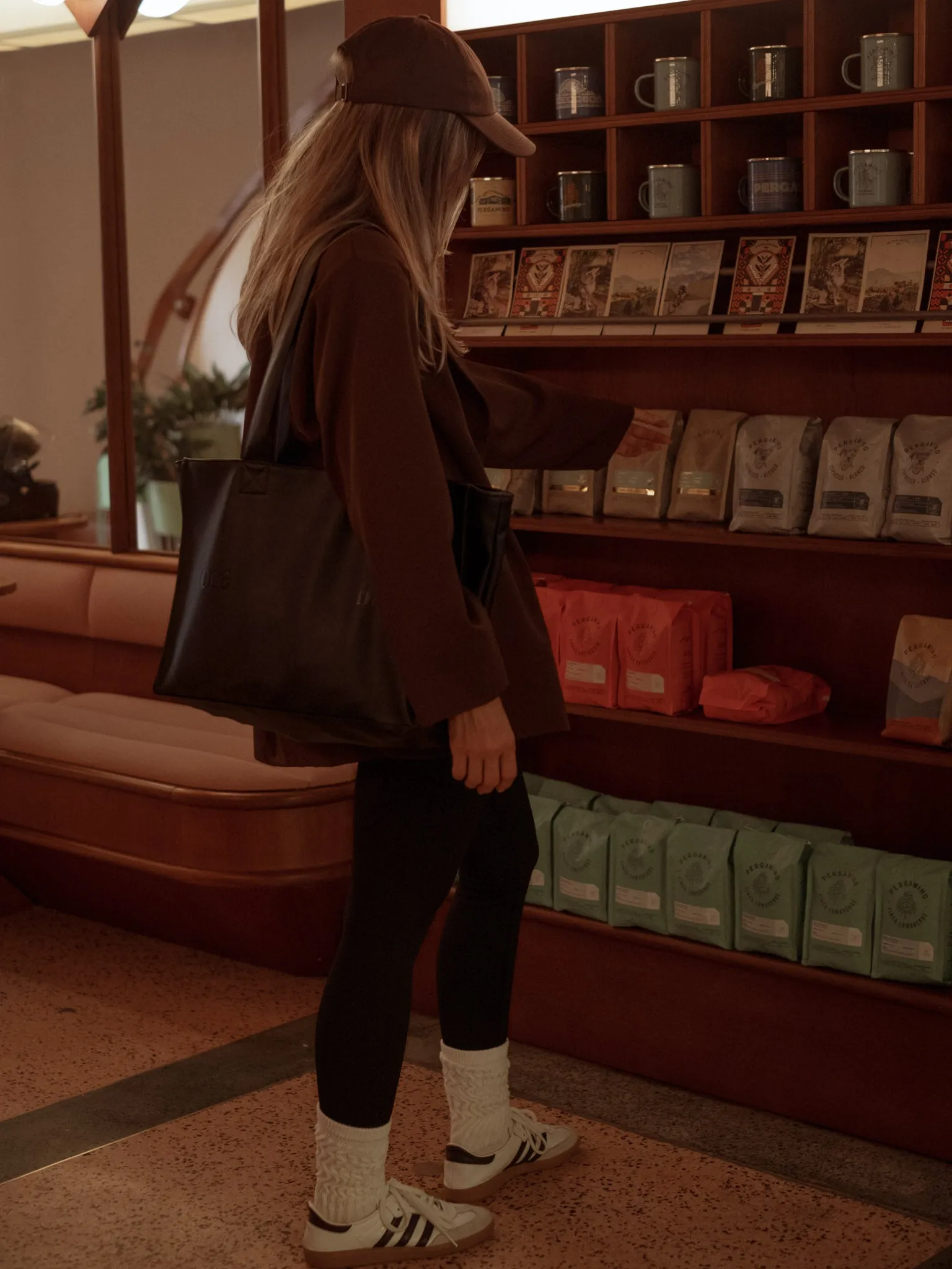 VEGAN LEATHER TOTE BAG - BLACK