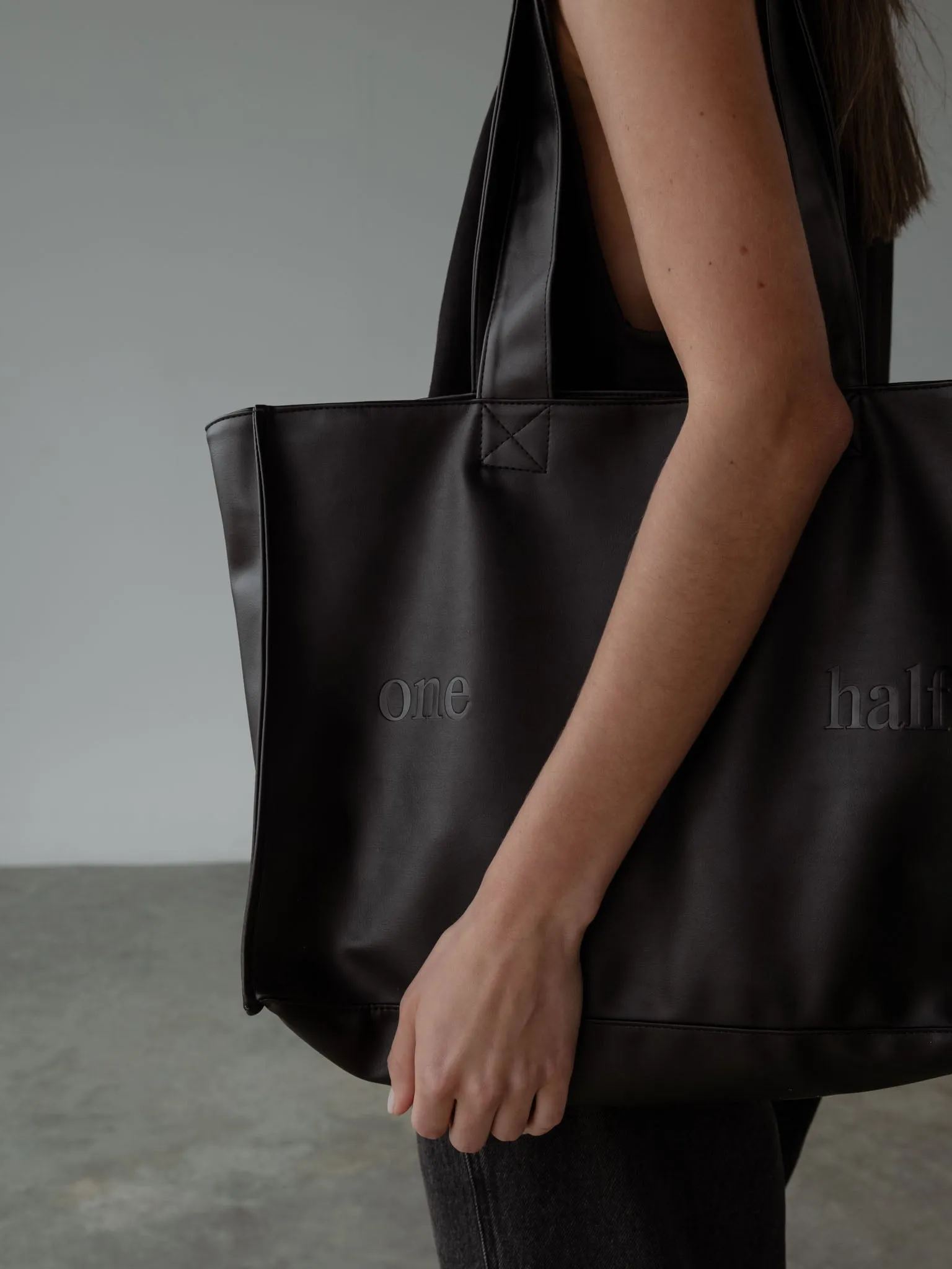 VEGAN LEATHER TOTE BAG - BLACK