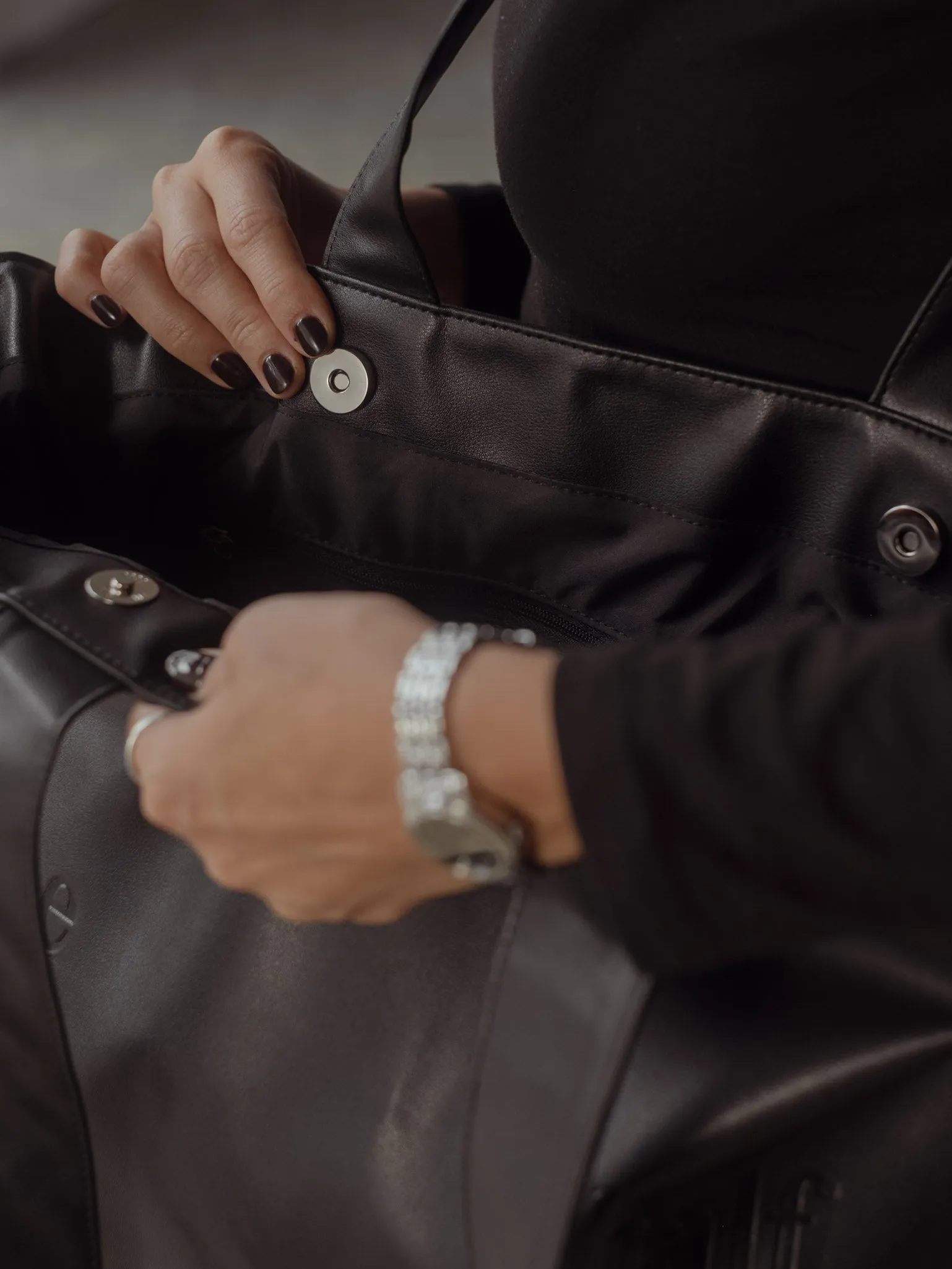 VEGAN LEATHER TOTE BAG - BLACK