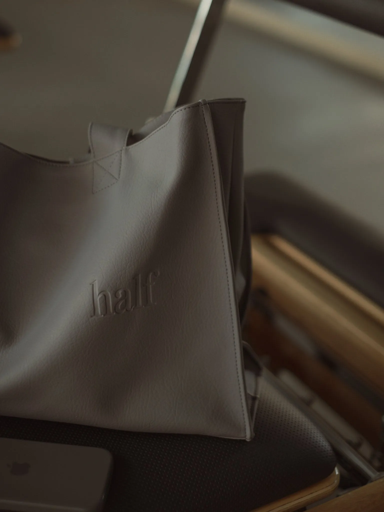 VEGAN LEATHER TOTE BAG - GRAY