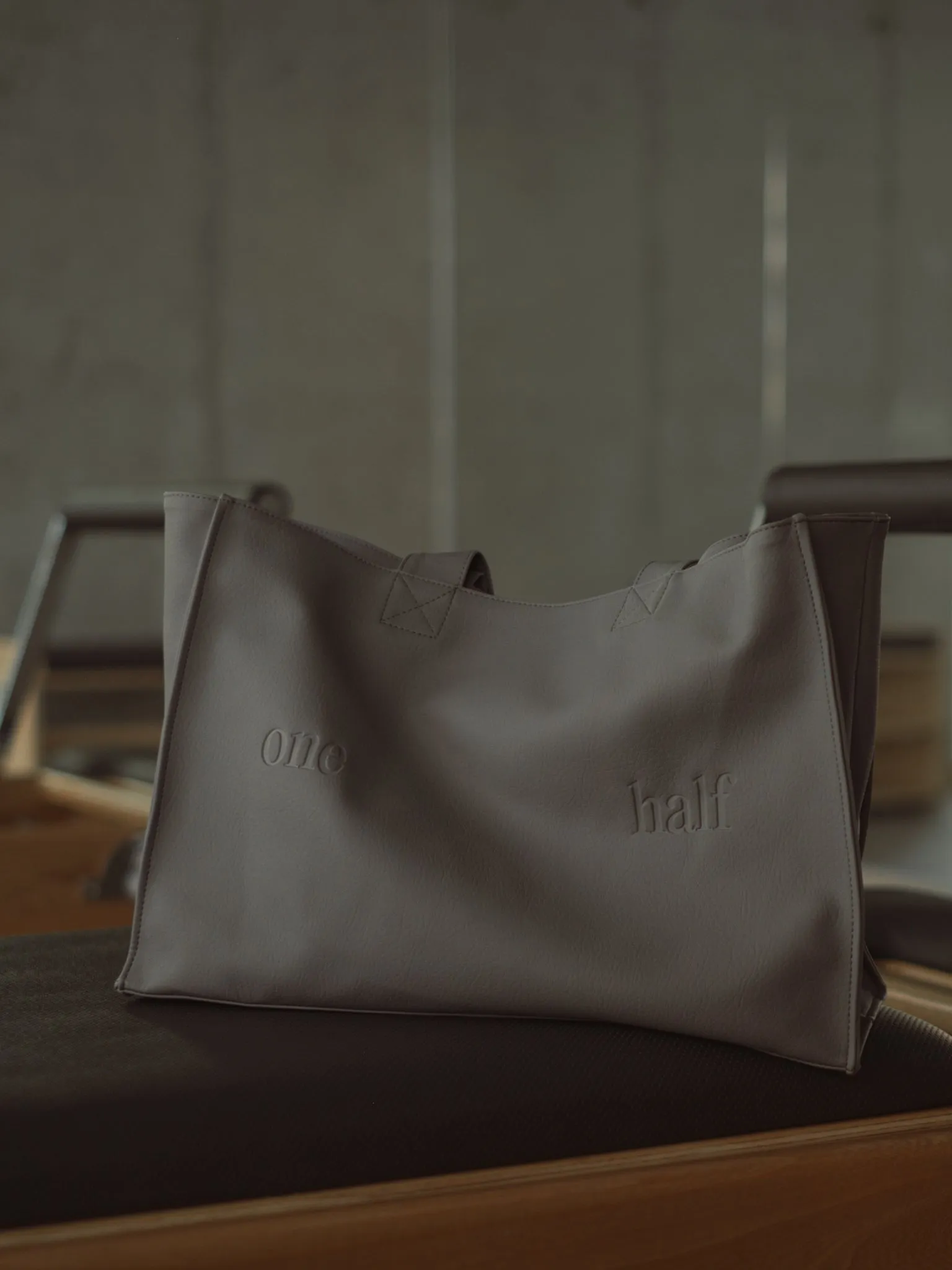 VEGAN LEATHER TOTE BAG - GRAY
