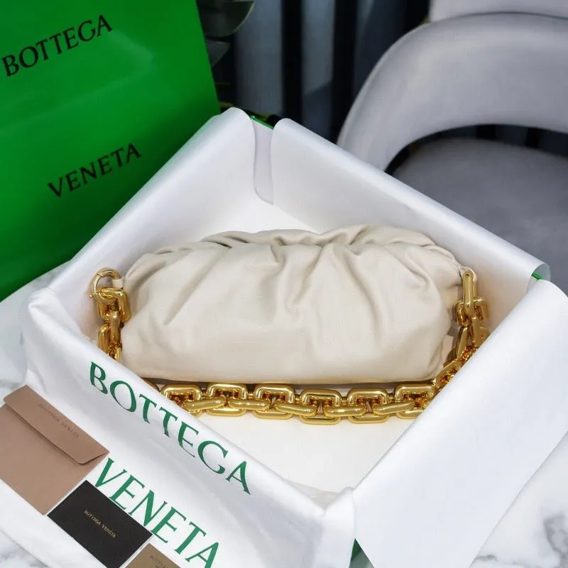 VELORA - Chain Pouch Bag Milk White