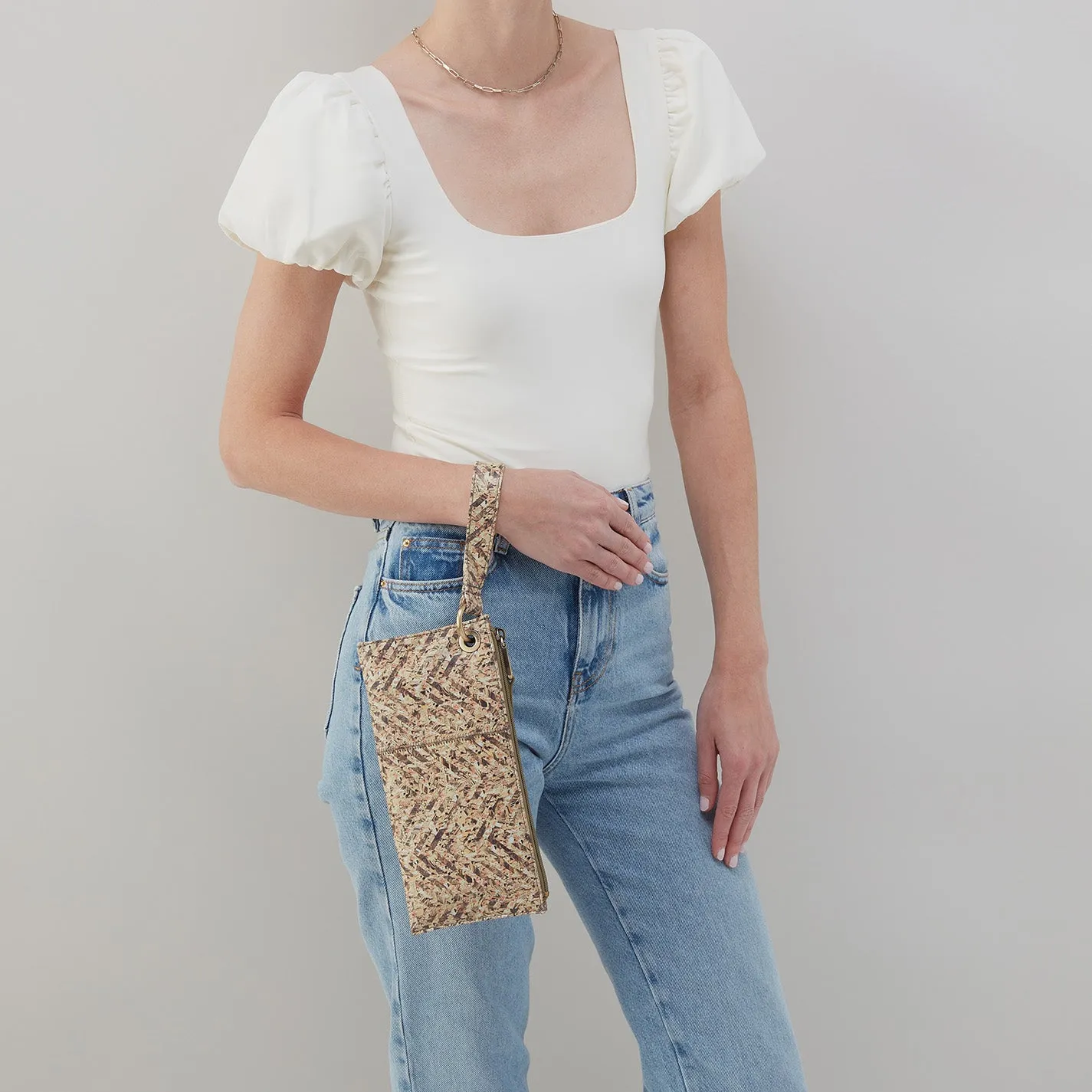 Vida Wristlet In Printed Leather - Neutral Mosaic Print