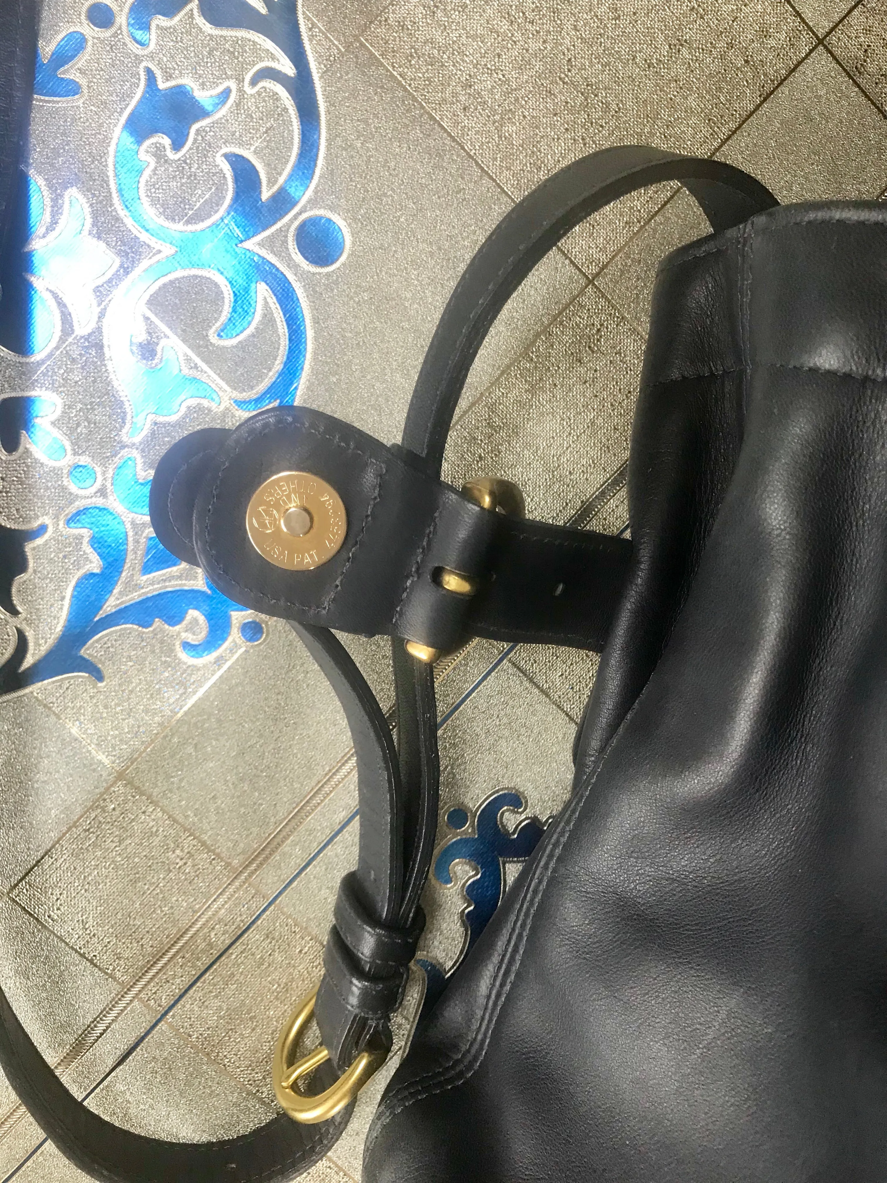 Vintage COACH  navy genuine leather hobo bucket shoulder bag, classic purse. Made in Costa Rica