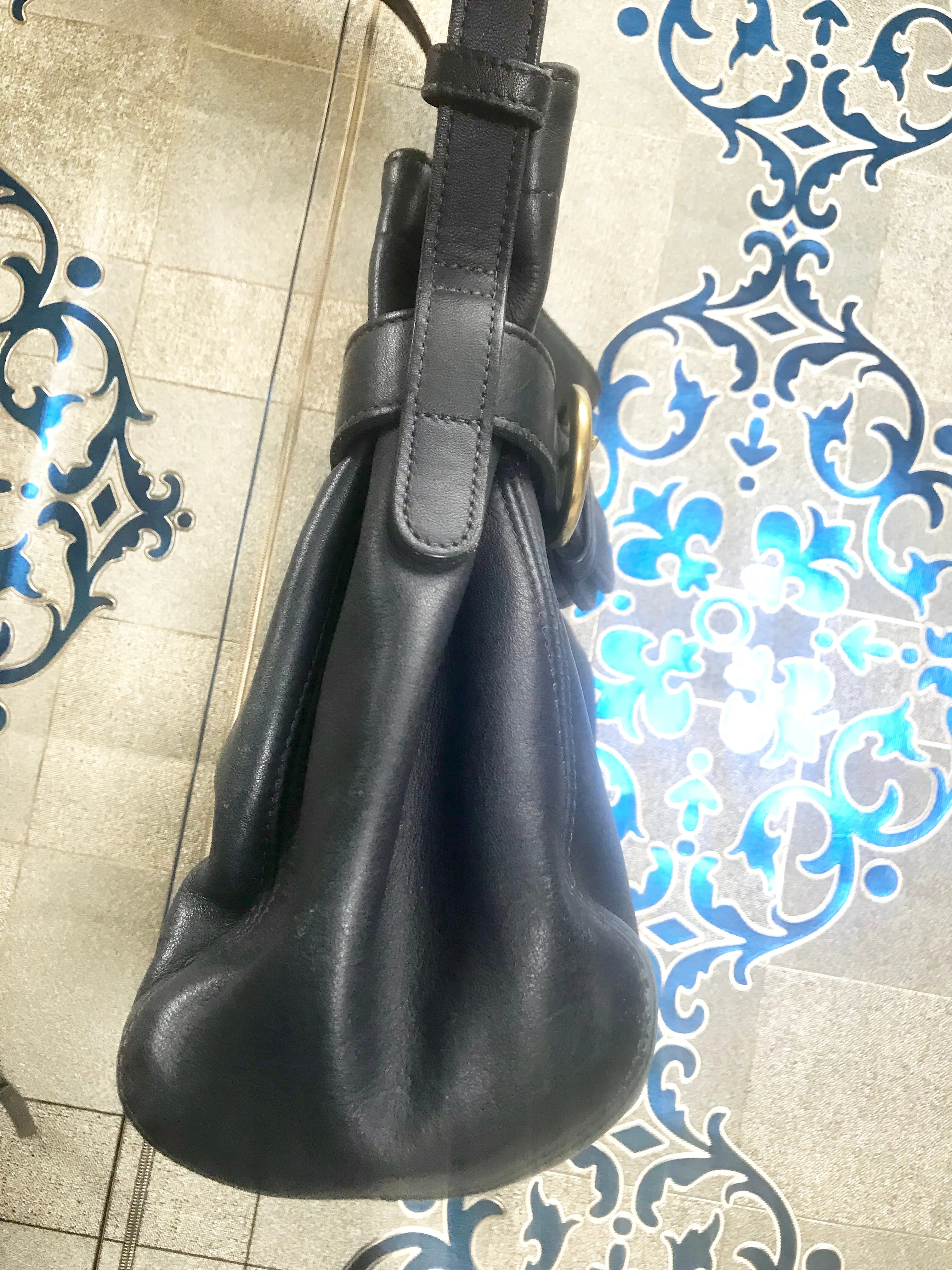 Vintage COACH  navy genuine leather hobo bucket shoulder bag, classic purse. Made in Costa Rica