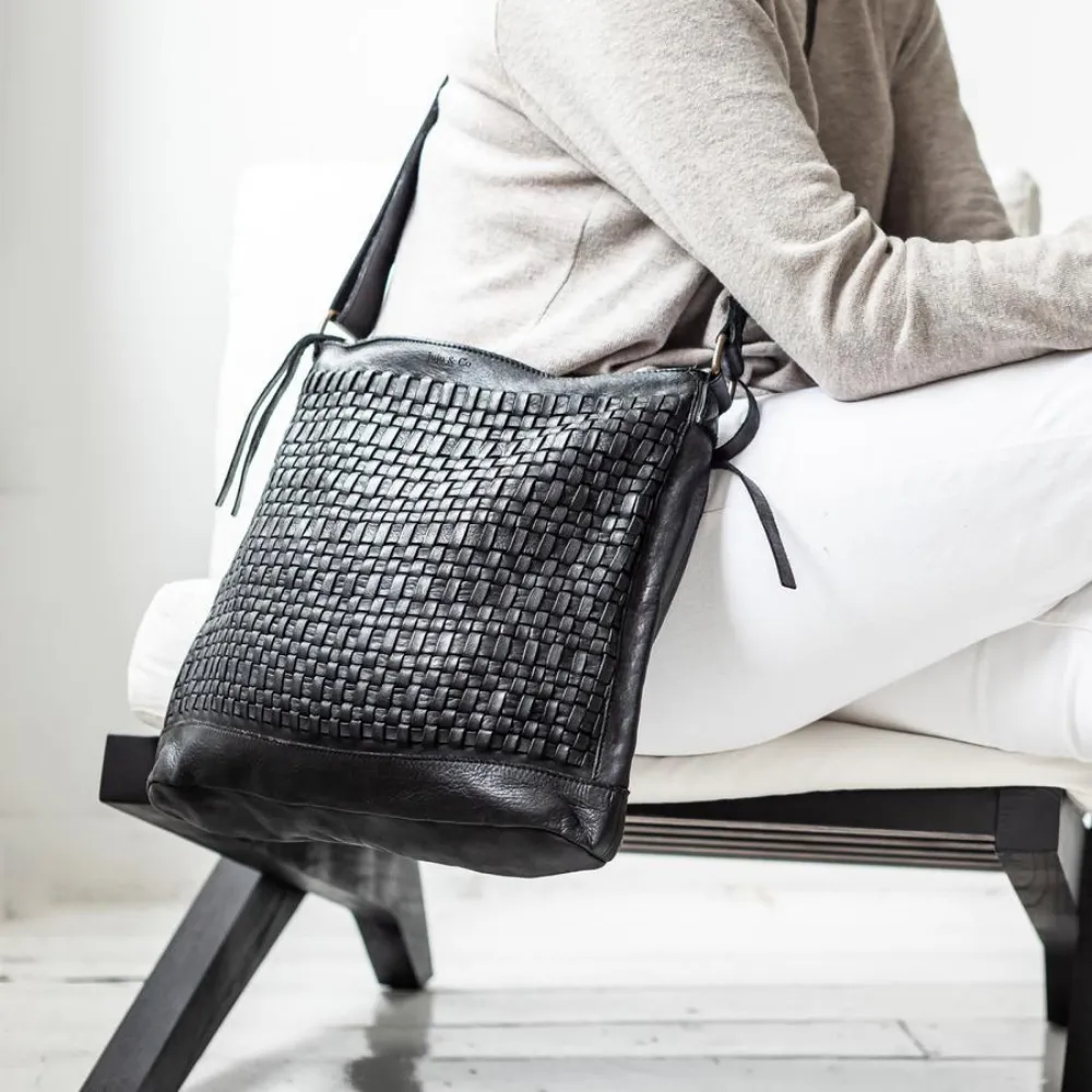 WOVEN HOBO